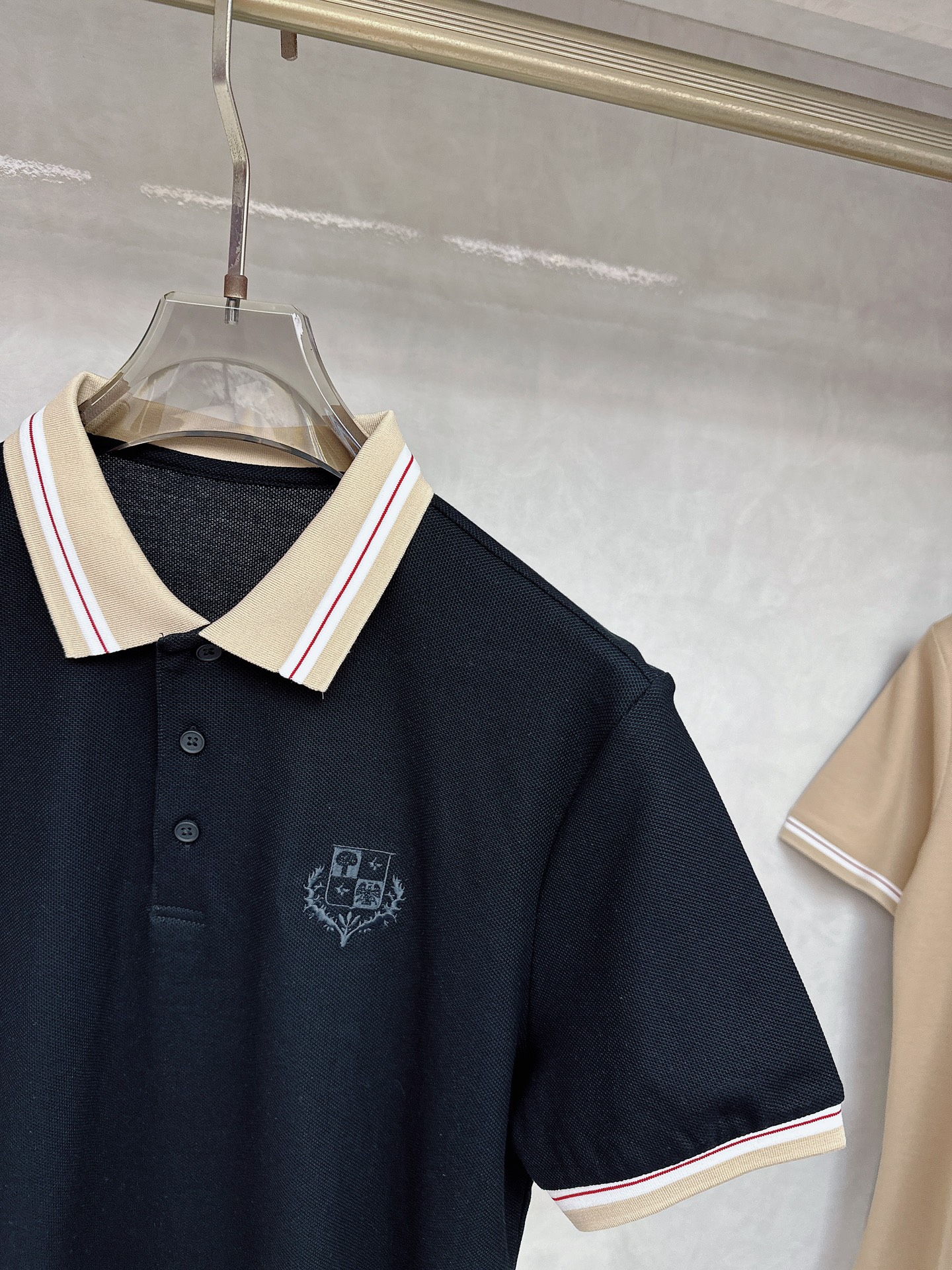  lp。 1955夏季新款首发最新款翻领Polo短袖 高端订制 设计前卫时尚！品牌logo重工艺设计 高