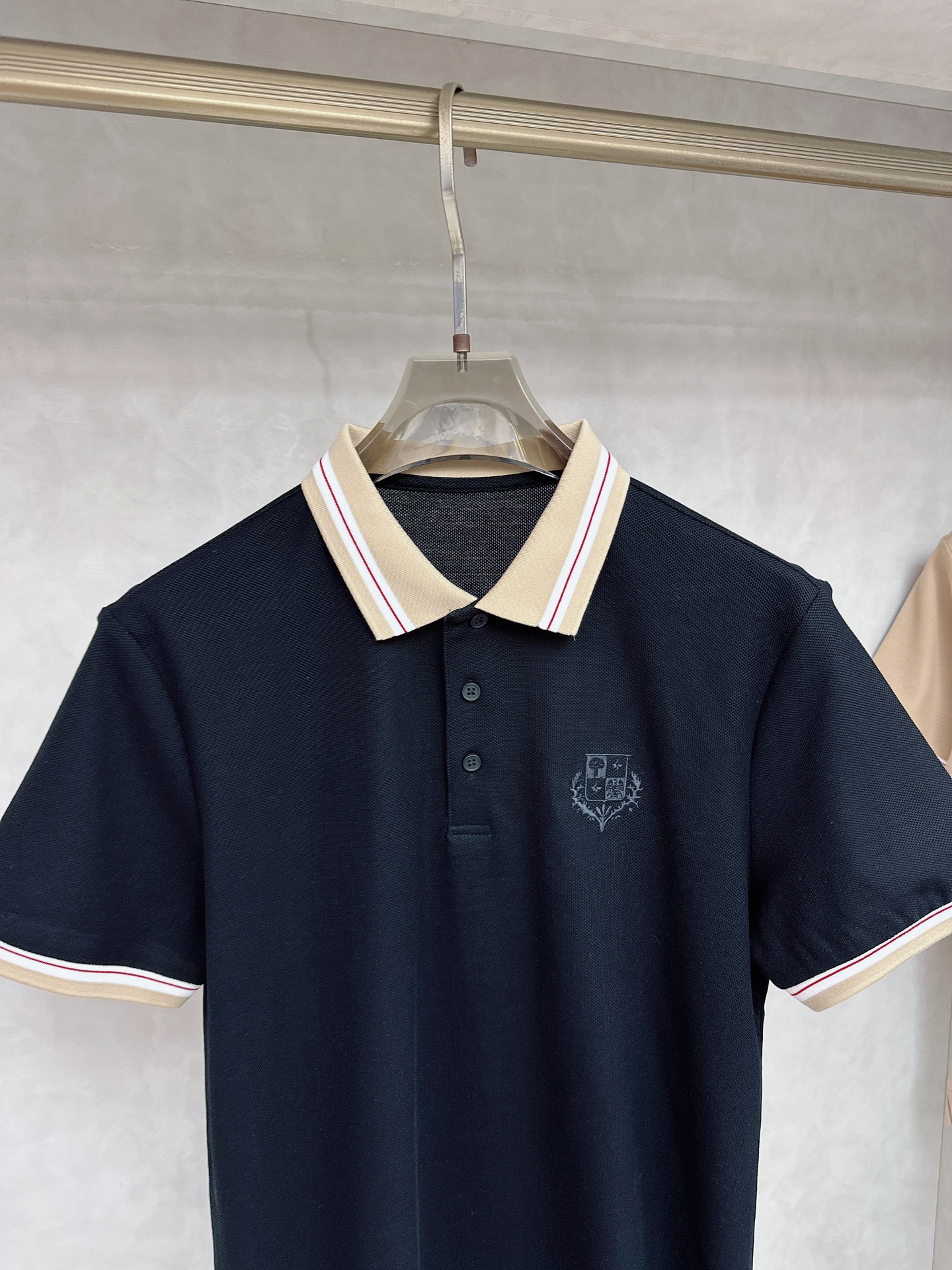  lp。 1955夏季新款首发最新款翻领Polo短袖 高端订制 设计前卫时尚！品牌logo重工艺设计 高