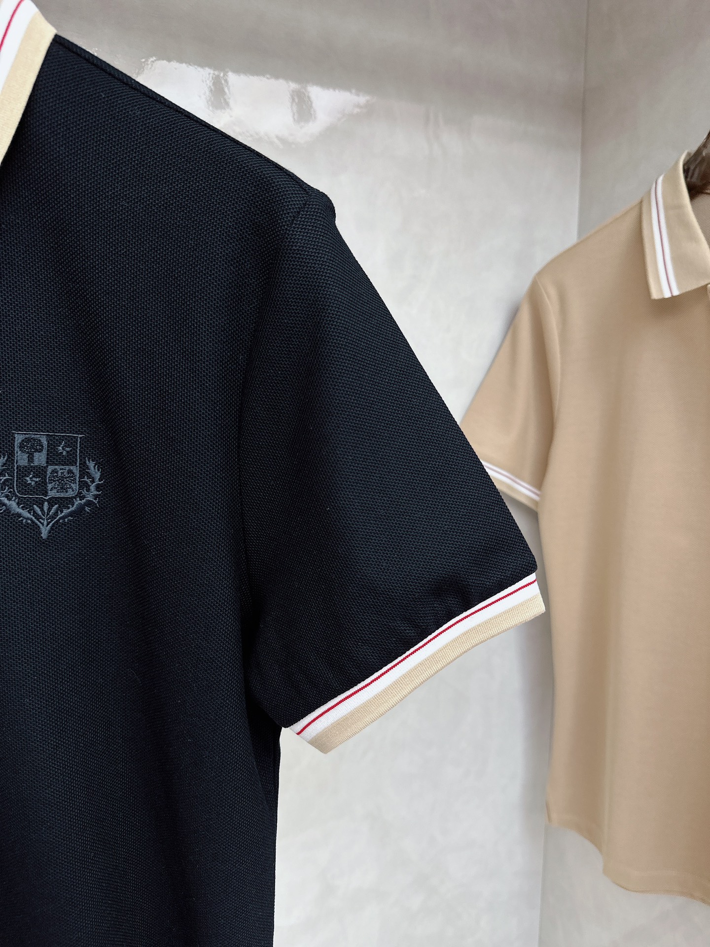  lp。 1955夏季新款首发最新款翻领Polo短袖 高端订制 设计前卫时尚！品牌logo重工艺设计 高