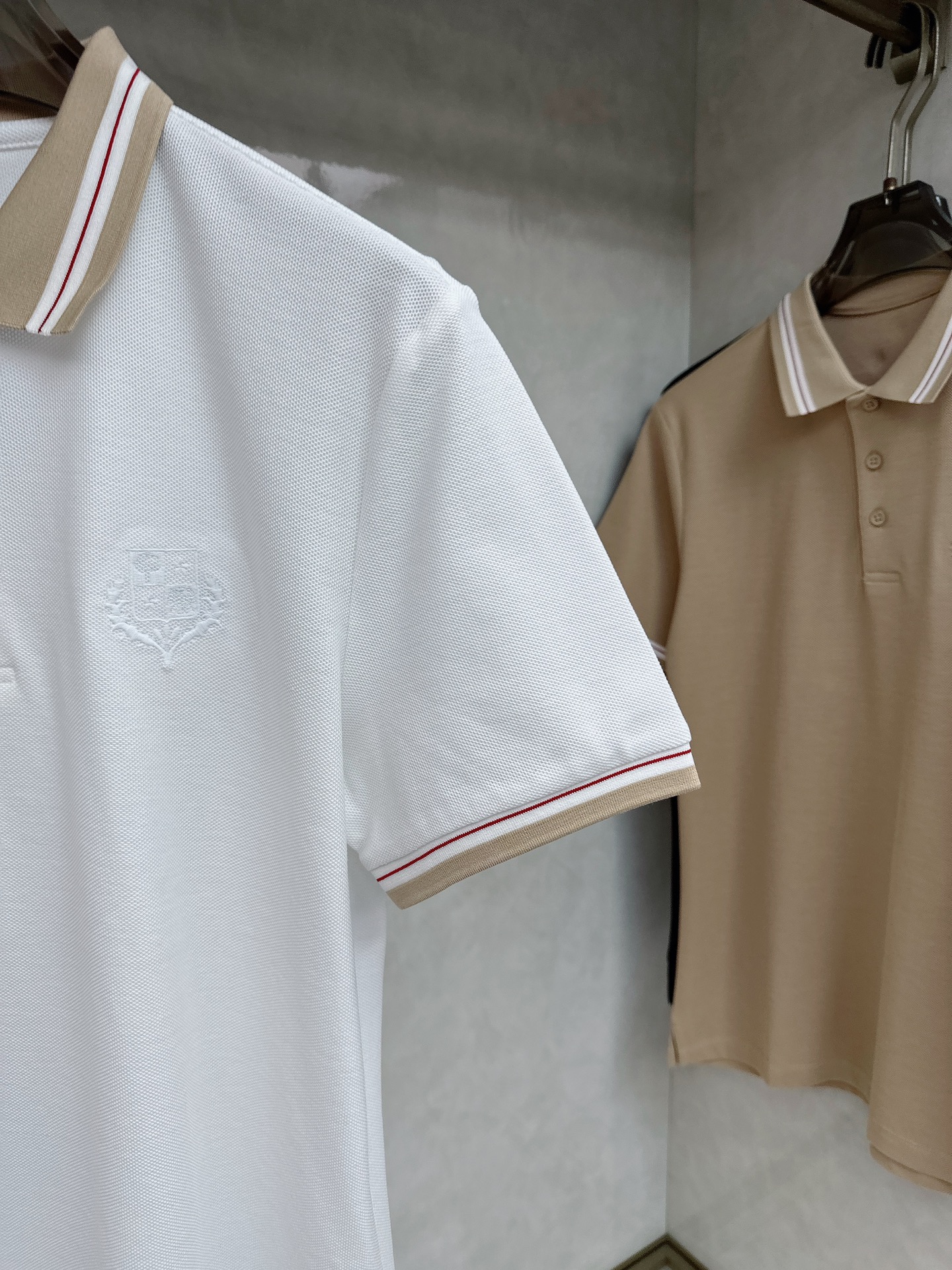  lp。 1955夏季新款首发最新款翻领Polo短袖 高端订制 设计前卫时尚！品牌logo重工艺设计 高