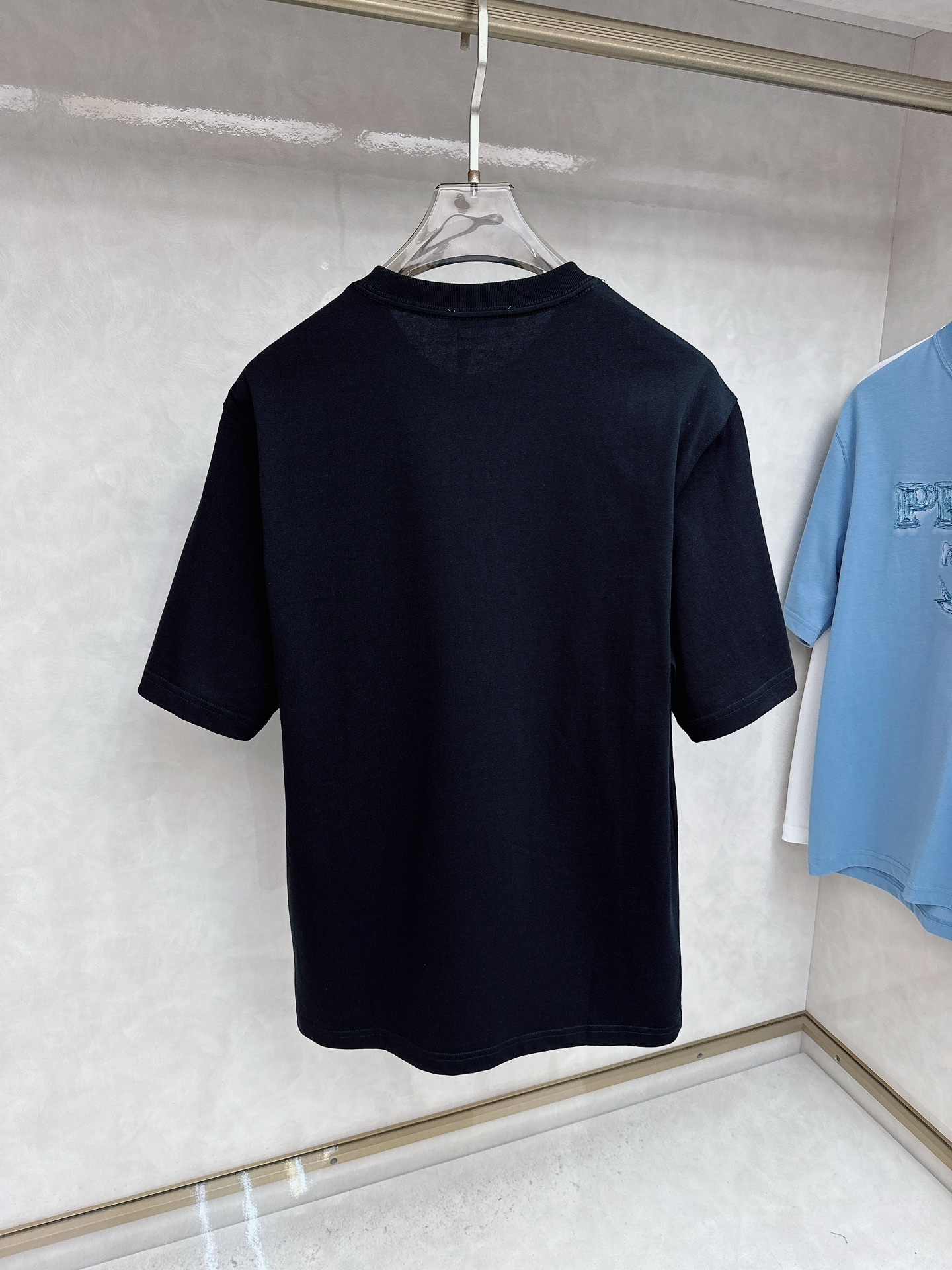 普拉达 25SS春夏新款进口双纱棉布基础圆领短Tee,男女同款后背logo徽标发泡印花装饰休闲短袖T恤