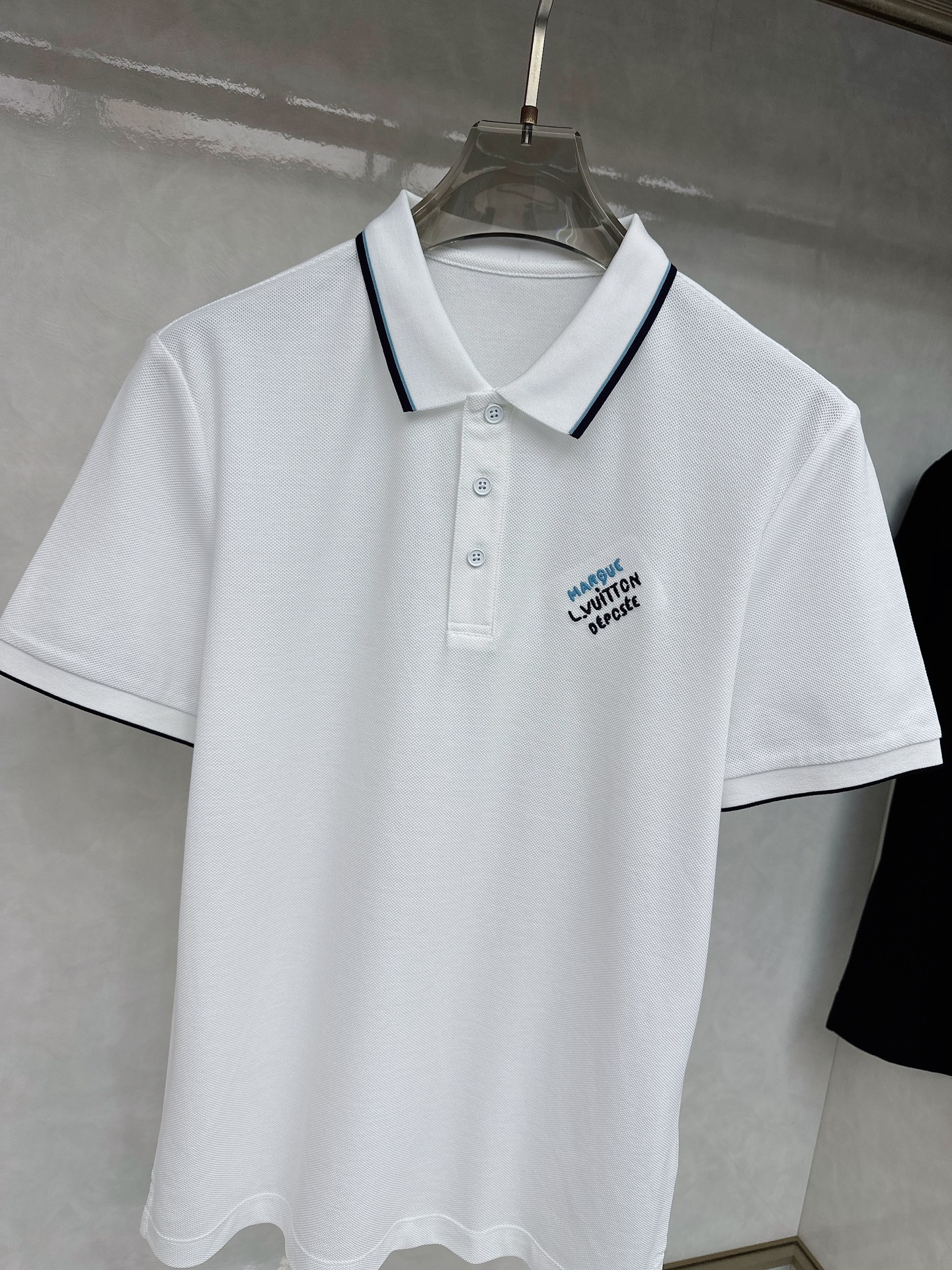  LV 2025夏季新款首发最新款翻领Polo短袖 高端订制 设计前卫时尚！品牌logo重工艺设计 高端