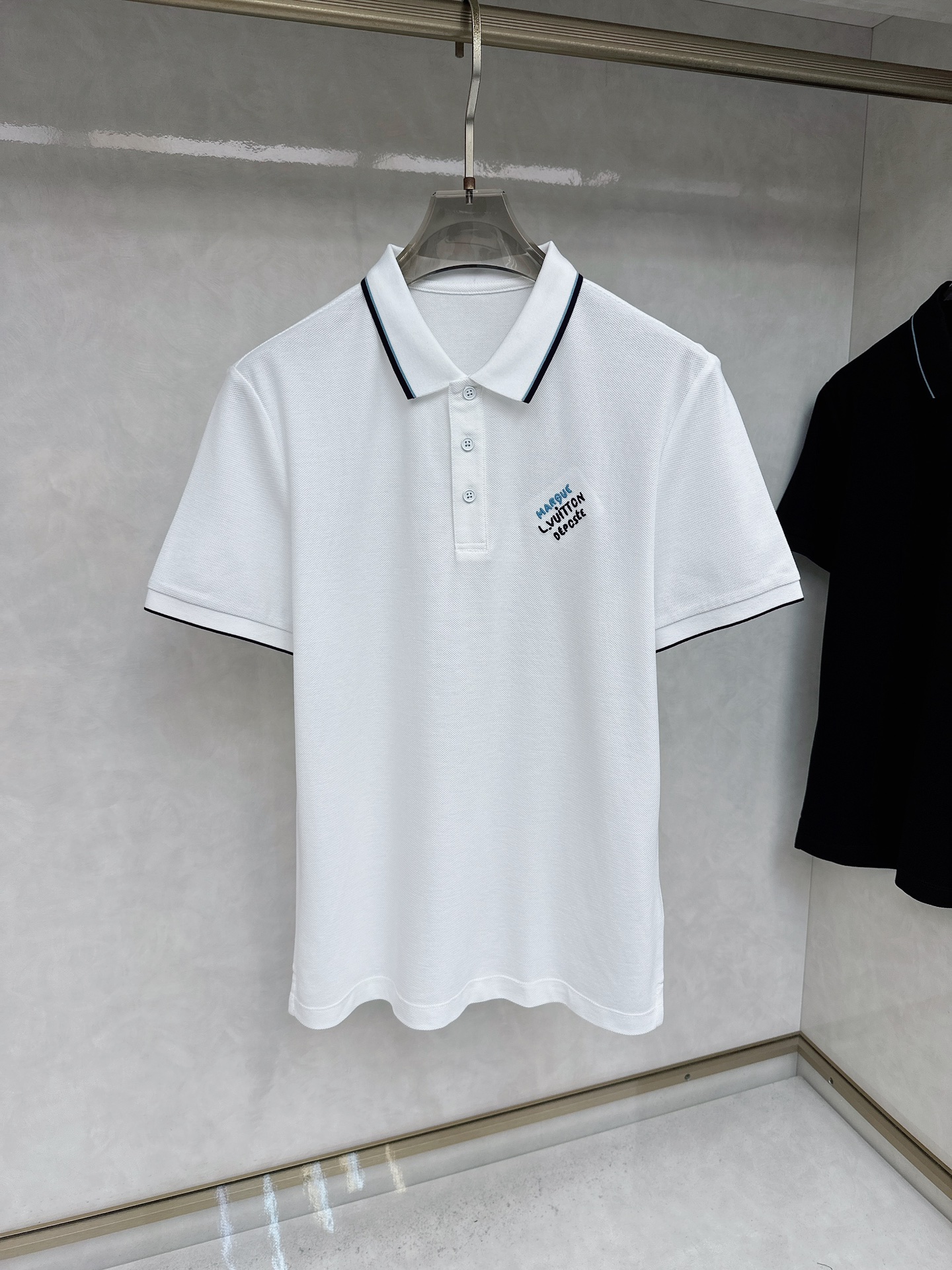  LV 2025夏季新款首发最新款翻领Polo短袖 高端订制 设计前卫时尚！品牌logo重工艺设计 高端