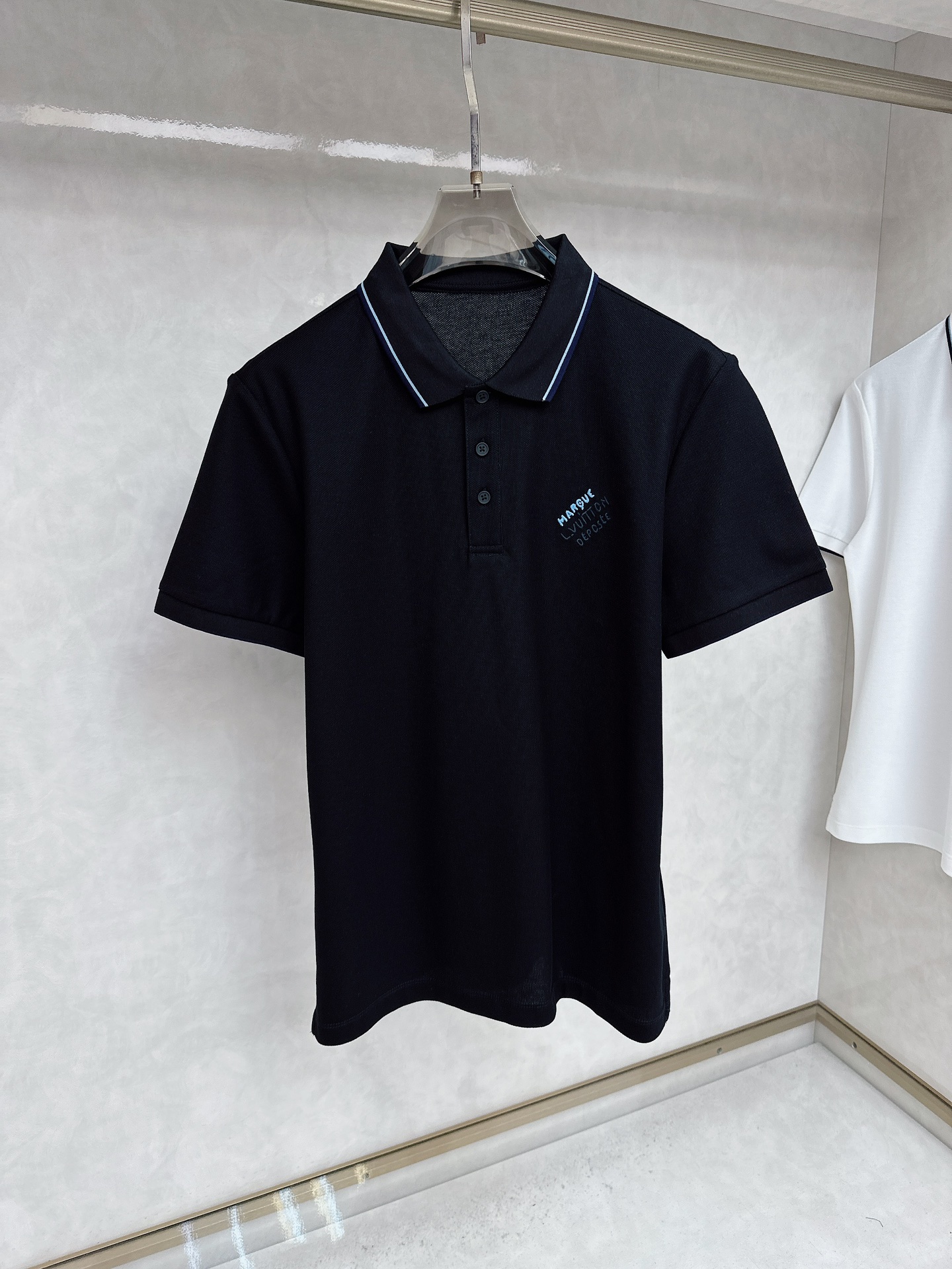  LV 2025夏季新款首发最新款翻领Polo短袖 高端订制 设计前卫时尚！品牌logo重工艺设计 高端
