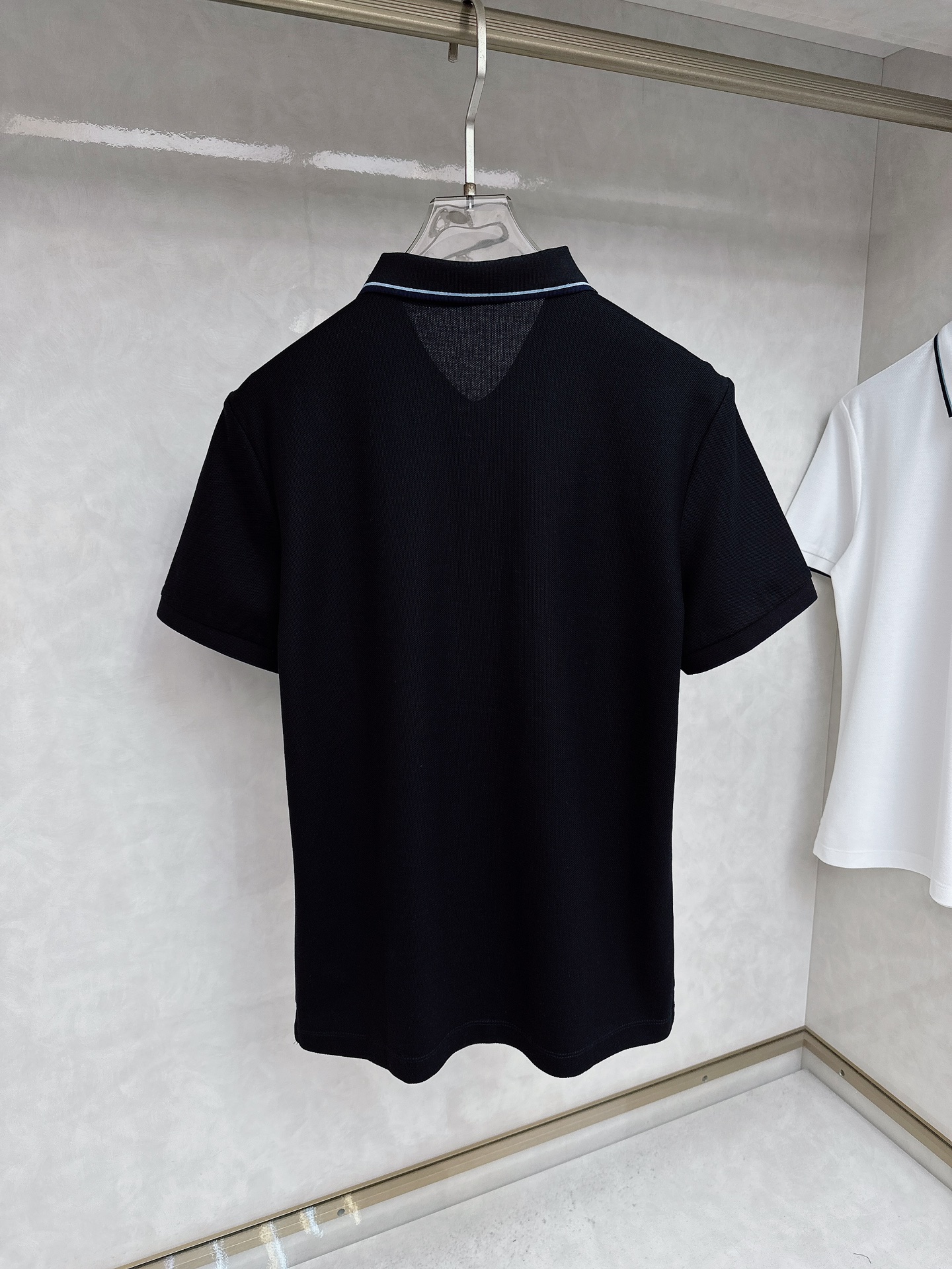  LV 2025夏季新款首发最新款翻领Polo短袖 高端订制 设计前卫时尚！品牌logo重工艺设计 高端
