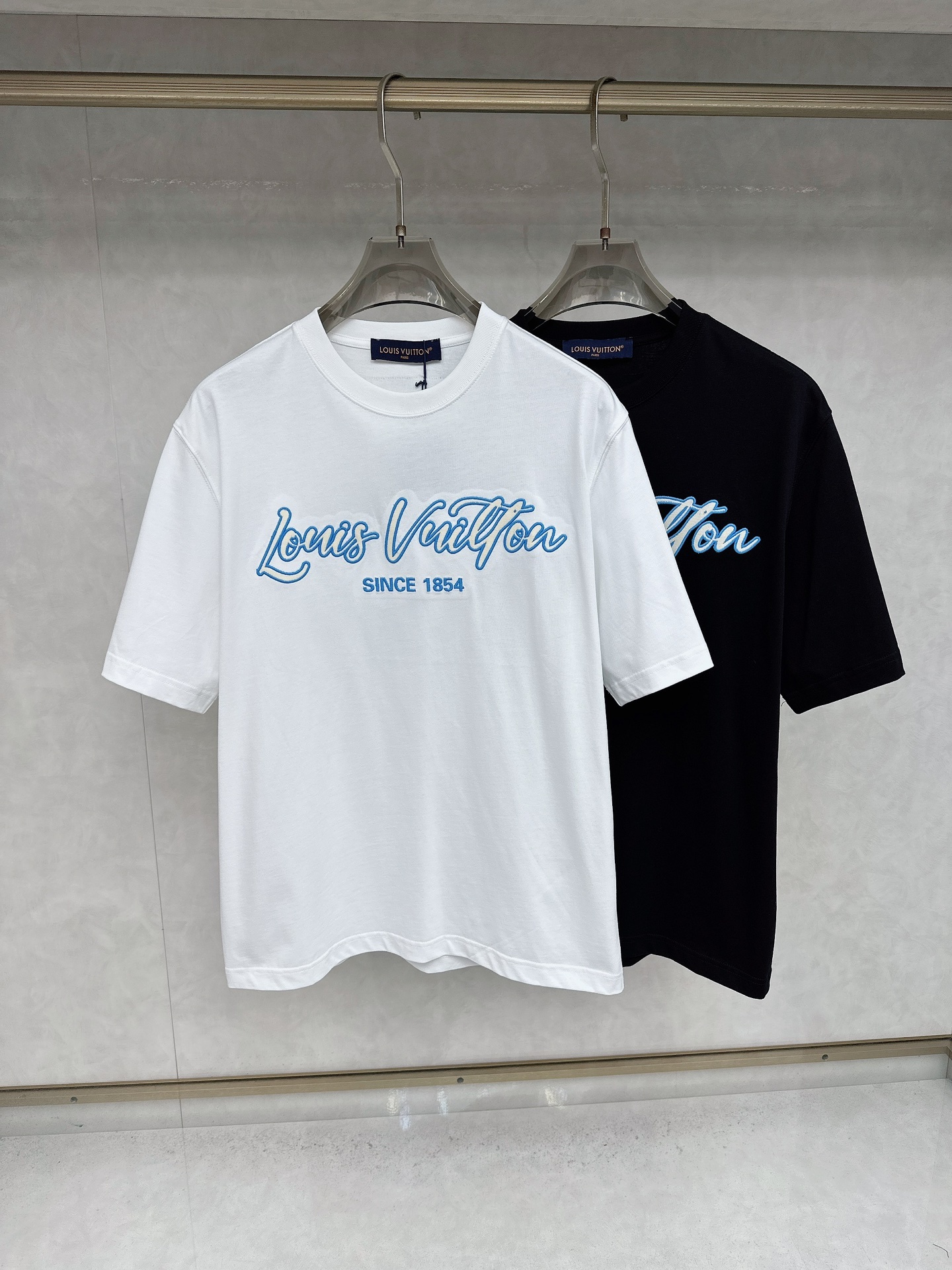 LV 25SS春夏新款进口双纱棉布基础圆领短Tee,男女同款后背logo徽标发泡印花装饰休闲短袖T恤衫