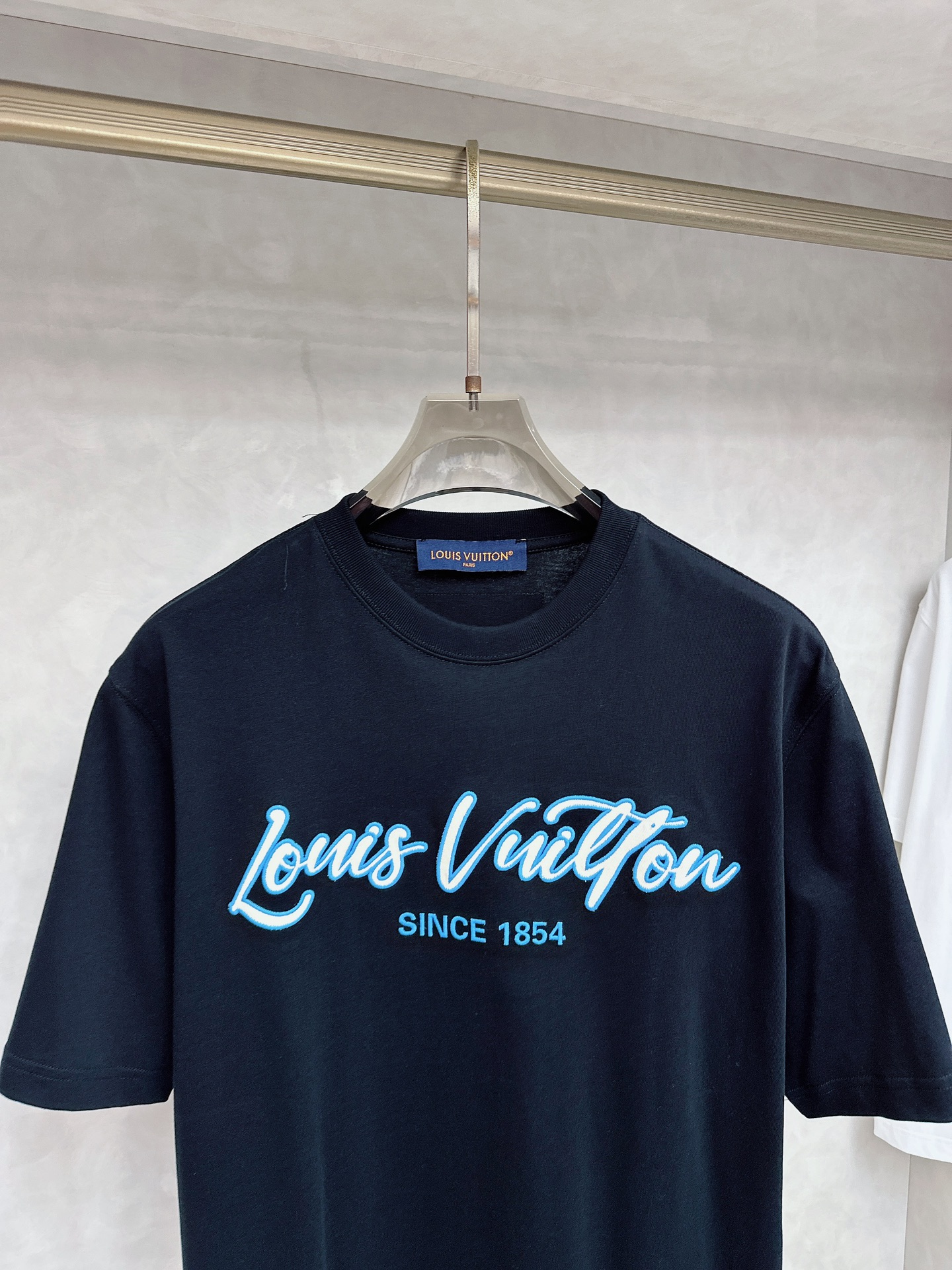  LV 25SS春夏新款进口双纱棉布基础圆领短Tee，男女同款后背logo徽标发泡印花装饰休闲短袖T恤衫