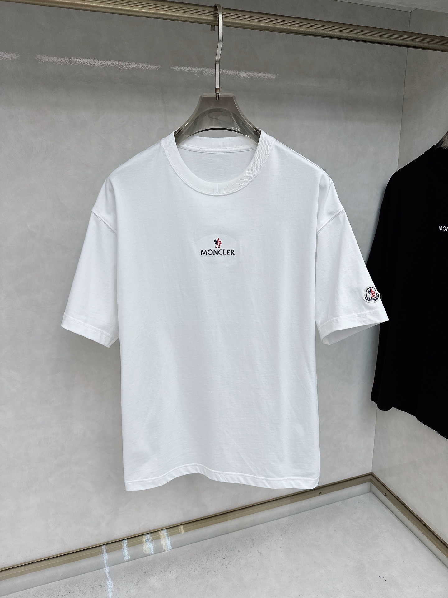 蒙口 25SS春夏新款进口双纱棉布基础圆领短Tee，男女同款后背logo徽标发泡印花装饰休闲短袖T恤衫