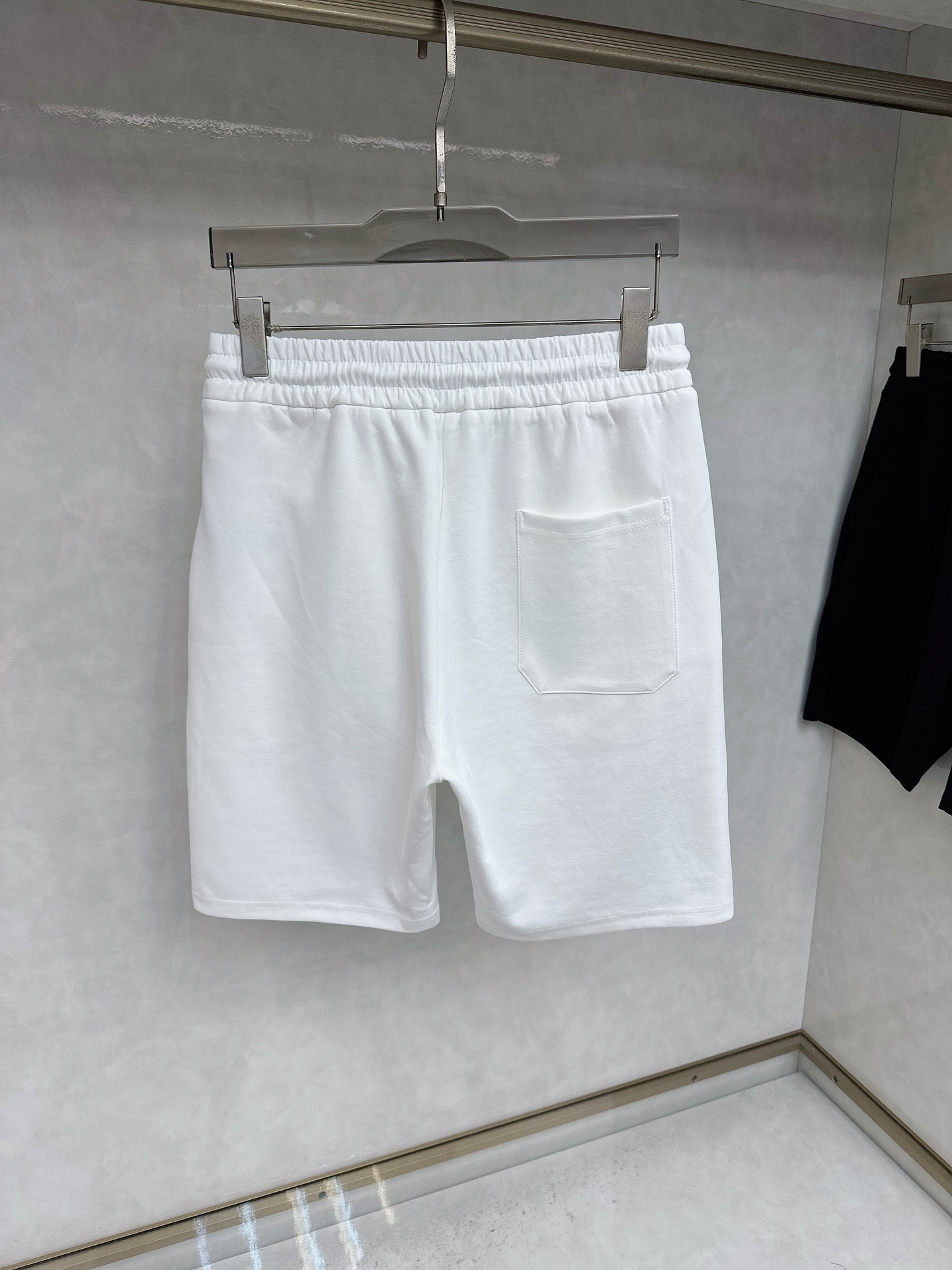 赛琳 2025夏季新款休闲短裤！官网同步发售。品牌经典LOGO休闲裤 ，定制面料，舒适度极好，手触感强