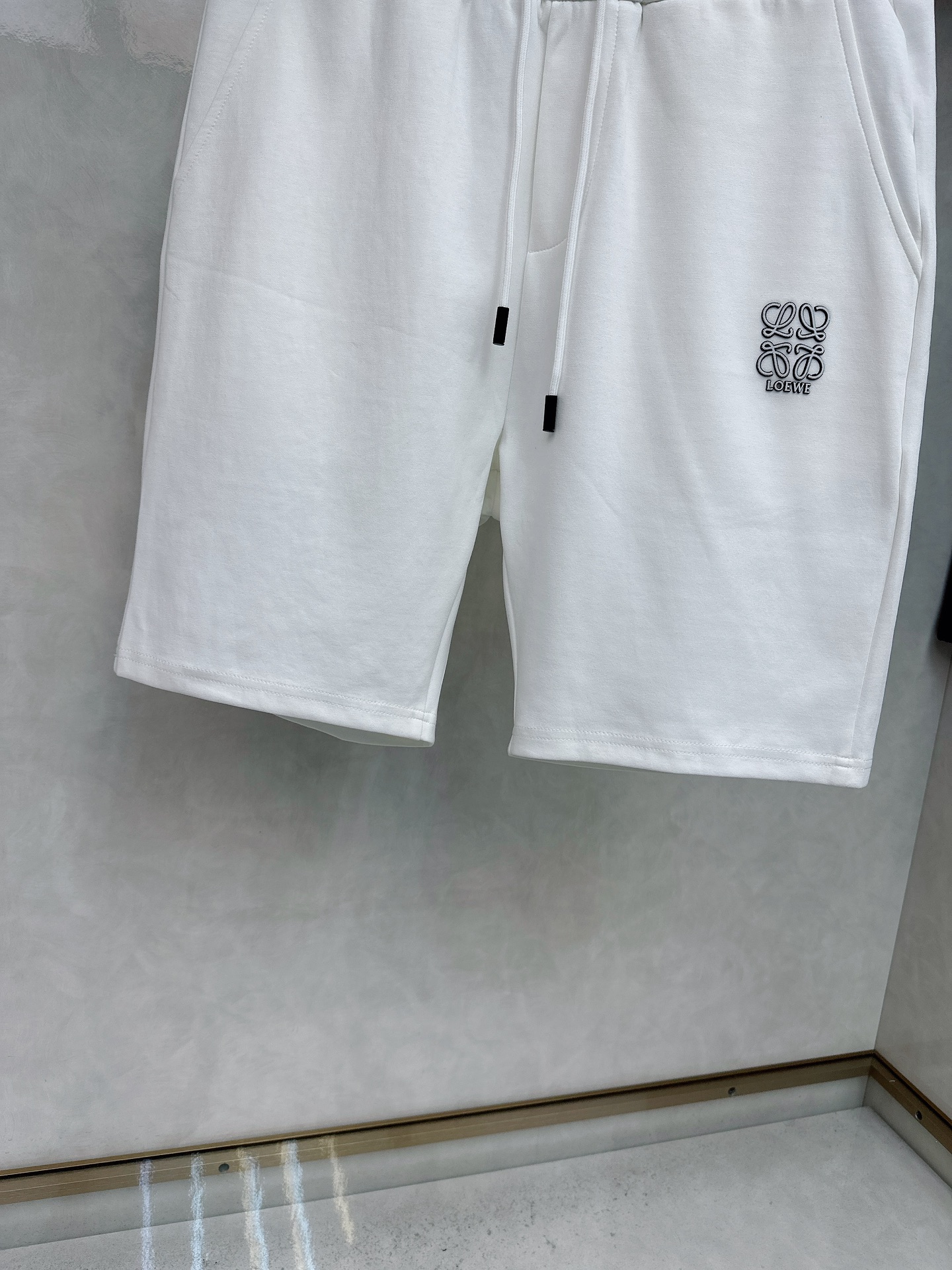  罗意威 2025夏季新款休闲短裤！官网同步发售。品牌经典LOGO休闲裤 ，定制面料，舒适度极好，手触感