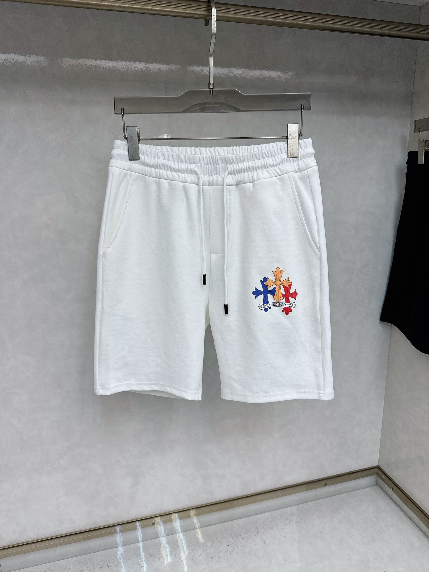  克罗心 2025夏季新款休闲短裤！官网同步发售。品牌经典LOGO休闲裤 ，定制面料，舒适度极好，手触感
