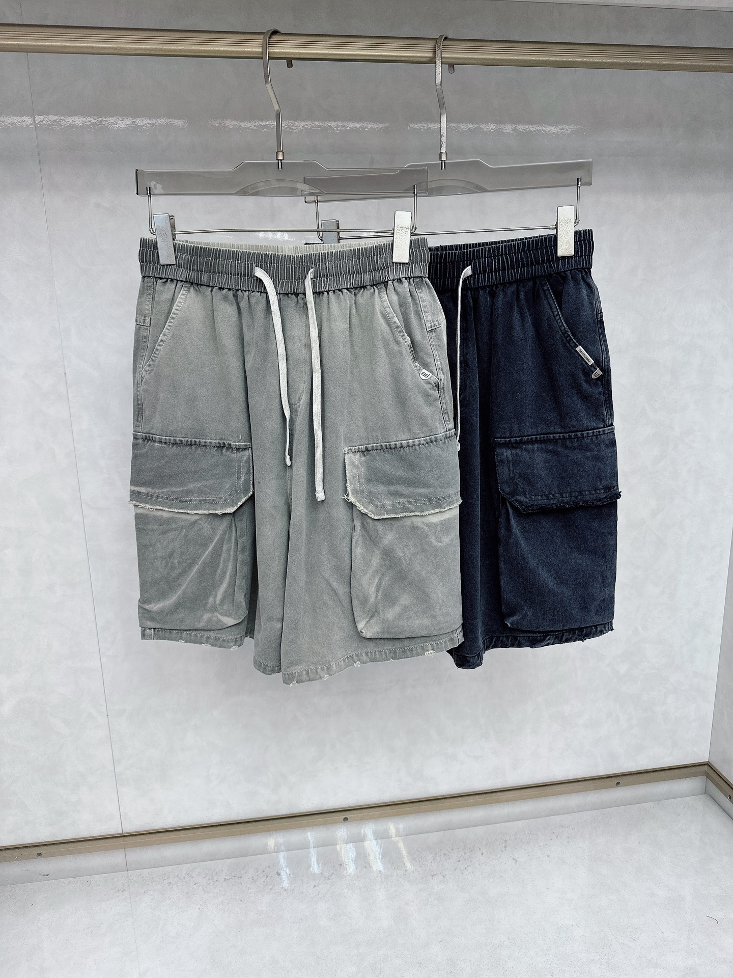  巴黎世家 2025夏季新款男士休闲短裤，高级定制面料透气面料 透气弹力舒适度极高，细节无可挑剔，顶级辅