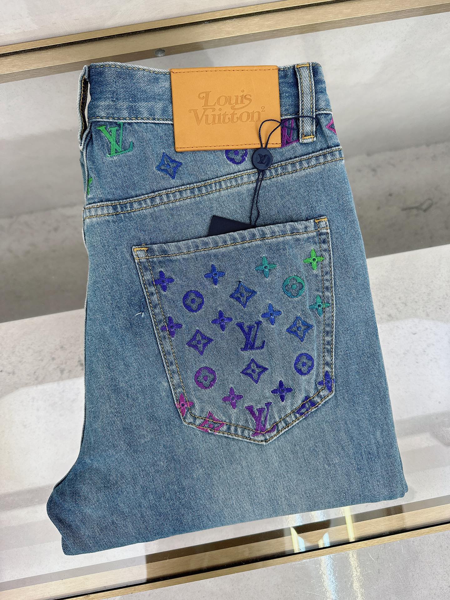 NO:519057,LV 2025 spring and summer new men's casual jeans, top quality!  Channel orders are sold simultaneously on the official website!  !  Original customized denim cotton material!  Suitable for casual/formal outfits ~ the best for daily commuting!  !  Size 29-38 (no 3537), louis vuitton, jeans, alexander wang19860909LV 2025春夏新款男士休闲牛仔裤,顶级品质！渠道订单,官网同步出售！！原厂订制牛仔全棉材质！适合休闲/正装各种搭配～日常通勤的极品！！尺码29-38（没3537）,,louis vuitton,jeans,alexander wang,Men's clothing