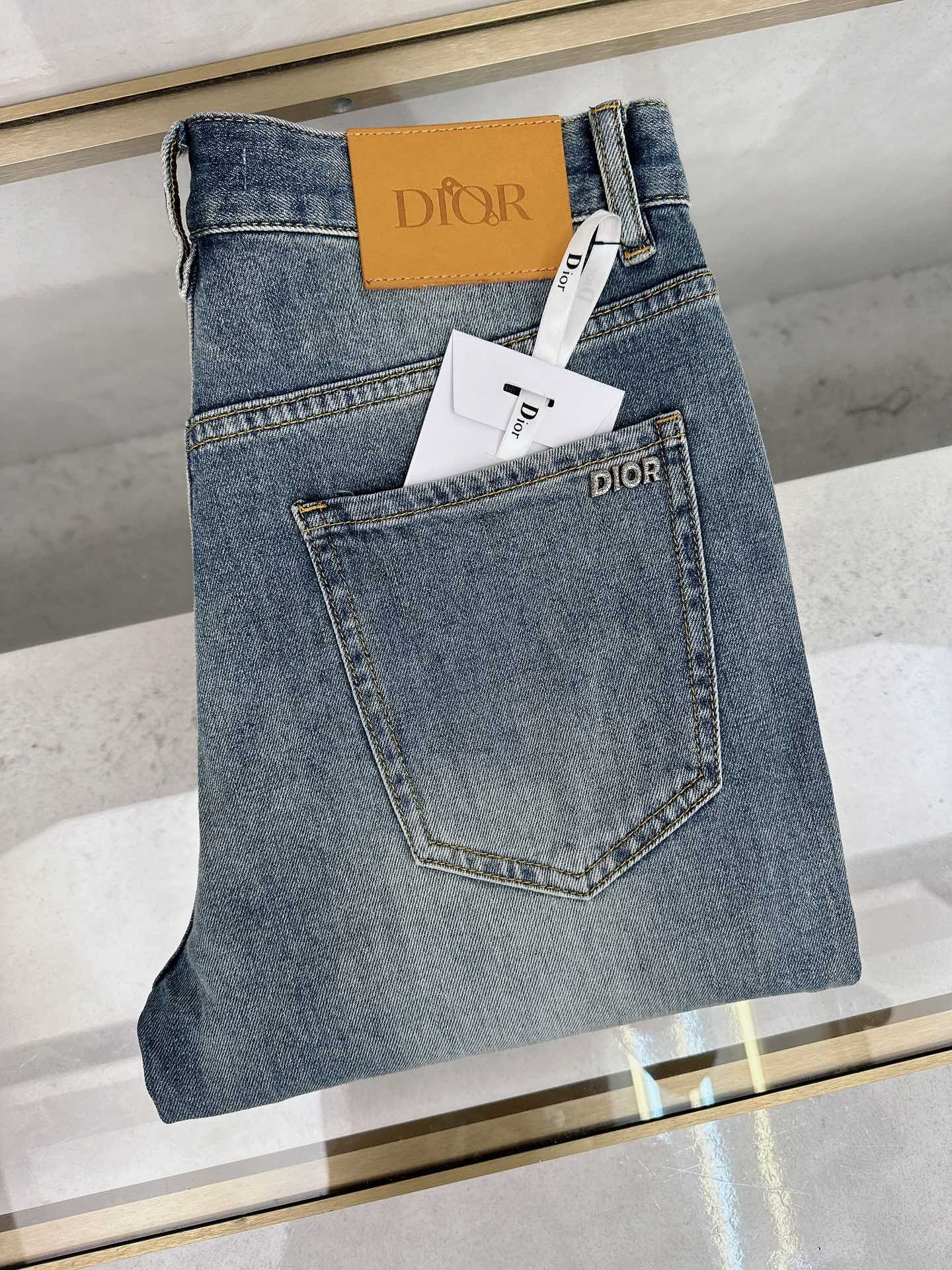 NO:519063,Dior 2025 spring and summer new men's casual jeans, top quality!  Channel orders are sold simultaneously on the official website!  !  Original customized denim cotton material!  Suitable for casual/formal outfits ~ the best for daily commuting!  !  Size 29-38 (no 3537), Dior, jeans, alexander wang19860909迪奥 2025春夏新款男士休闲牛仔裤,顶级品质！渠道订单,官网同步出售！！原厂订制牛仔全棉材质！适合休闲/正装各种搭配～日常通勤的极品！！尺码29-38（没3537）,,dior,jeans,alexander wang,Men's clothing