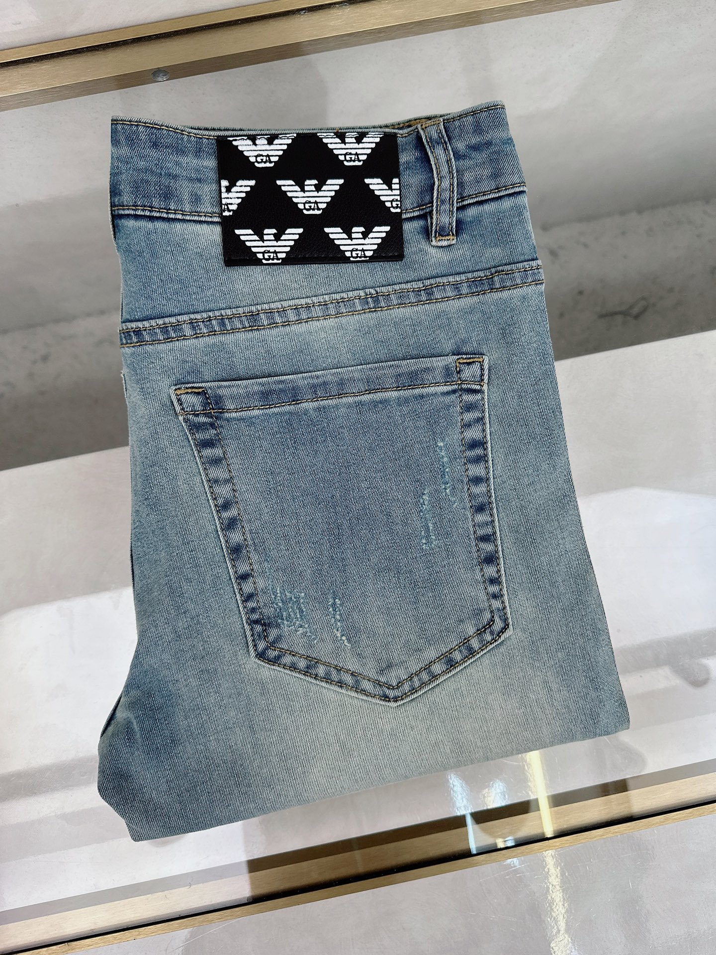 NO:450090,Armani's new summer 2025 is available in stock, with original single hot jeans super customized style, original hardware, super heavy industry technology, excellent style, impeccable details!  The style is not picky, it is very high-end, and the good products are not waiting for everyone. Take a look at it and start quickly. Size 28-38, Armani, jeans, alexander wang19860909阿玛尼 2025夏季新款现货上市,原单爆款牛仔裤超级定制款,原版五金,超级重工工艺,版型超赞细节做工无可挑剔！款式不挑人,特别高档,好货不等人,看中赶紧下手,尺码28-38,,armani,jeans,alexander wang,Men's clothing