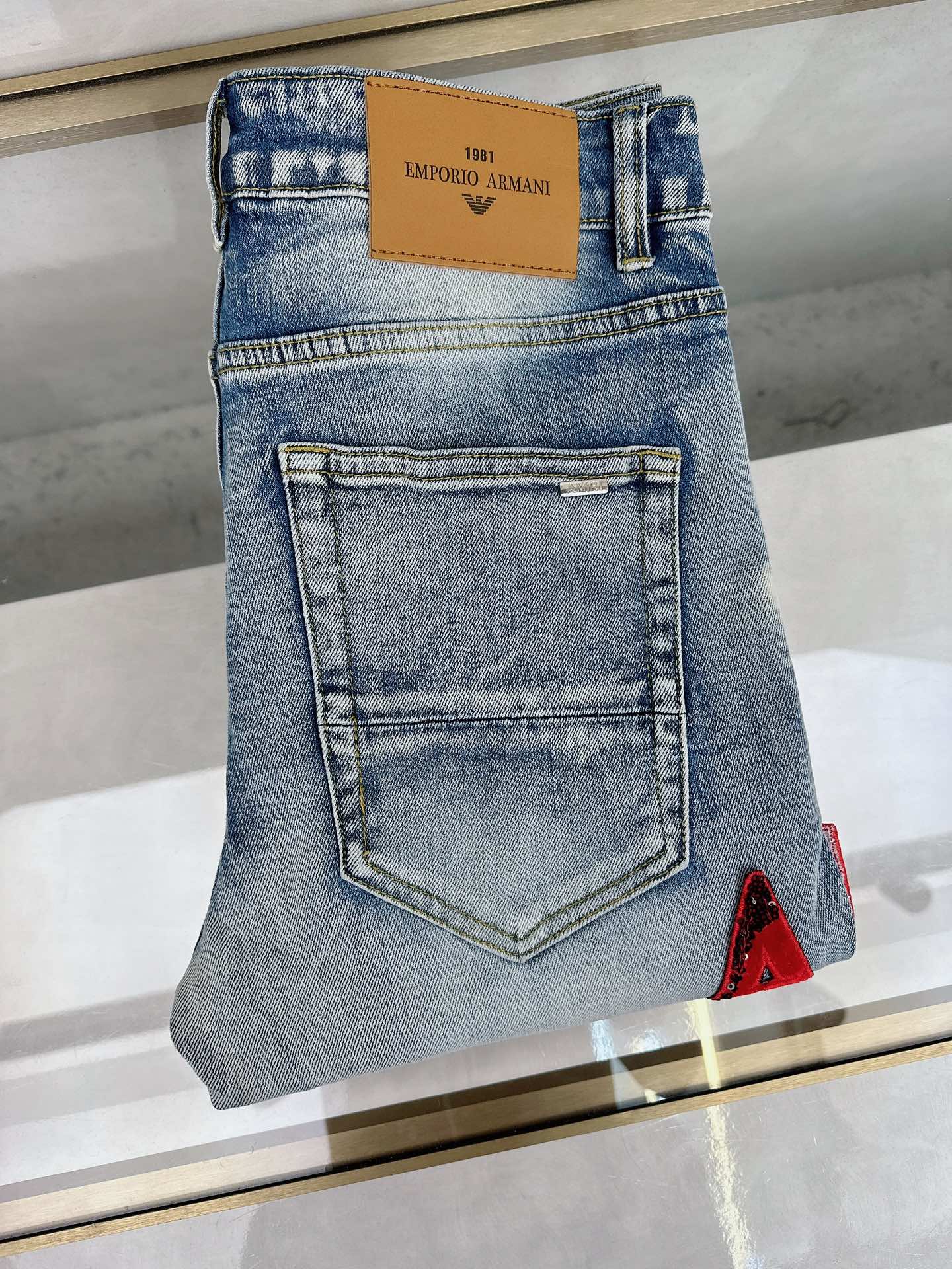 NO:450112,Armani's new summer 2025 is available in stock, with original single hot jeans super customized style, original hardware, super heavy industry technology, excellent style, impeccable details!  The style is not picky, it is very high-end, and the good products are not waiting for everyone. Take a look at it and start quickly. Size 28-38, Armani, jeans, alexander wang19860909阿玛尼 2025夏季新款现货上市,原单爆款牛仔裤超级定制款,原版五金,超级重工工艺,版型超赞细节做工无可挑剔！款式不挑人,特别高档,好货不等人,看中赶紧下手,尺码28-38,,armani,jeans,alexander wang,Men's clothing