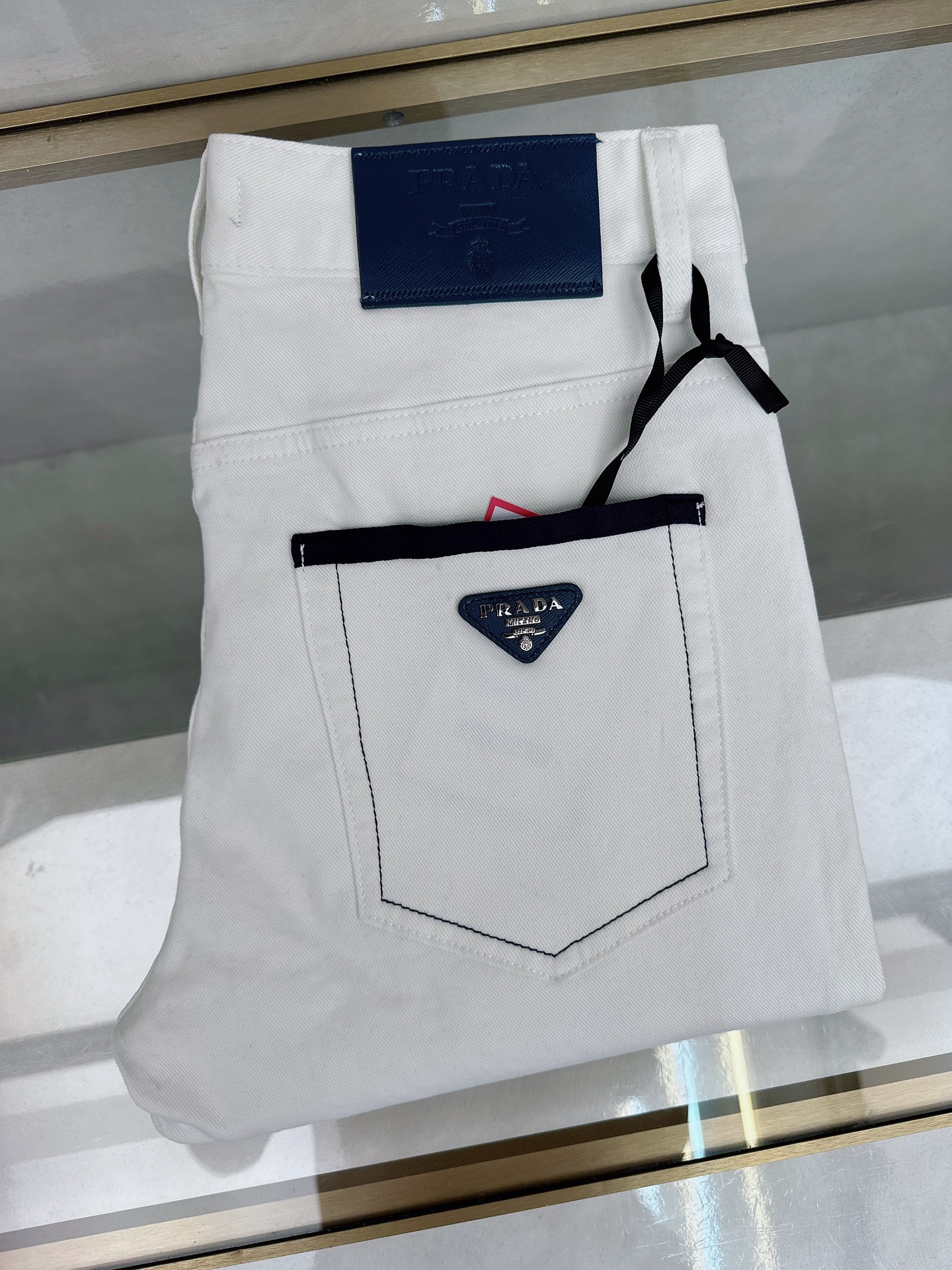 NO:425974,Prada 2025 summer new model is available in stock, original single hot jeans super customized model, original hardware, super heavy industry technology, excellent version, impeccable details!  The style is not picky, it is very high-end, and the good products are not waiting for everyone. Take a look at it and start quickly. Size 28-38, prada, jeans, alexander wang19860909普拉达 2025夏季新款现货上市,原单爆款牛仔裤超级定制款,原版五金,超级重工工艺,版型超赞细节做工无可挑剔！款式不挑人,特别高档,好货不等人,看中赶紧下手,尺码28-38,,prada,jeans,alexander wang,Men's clothing