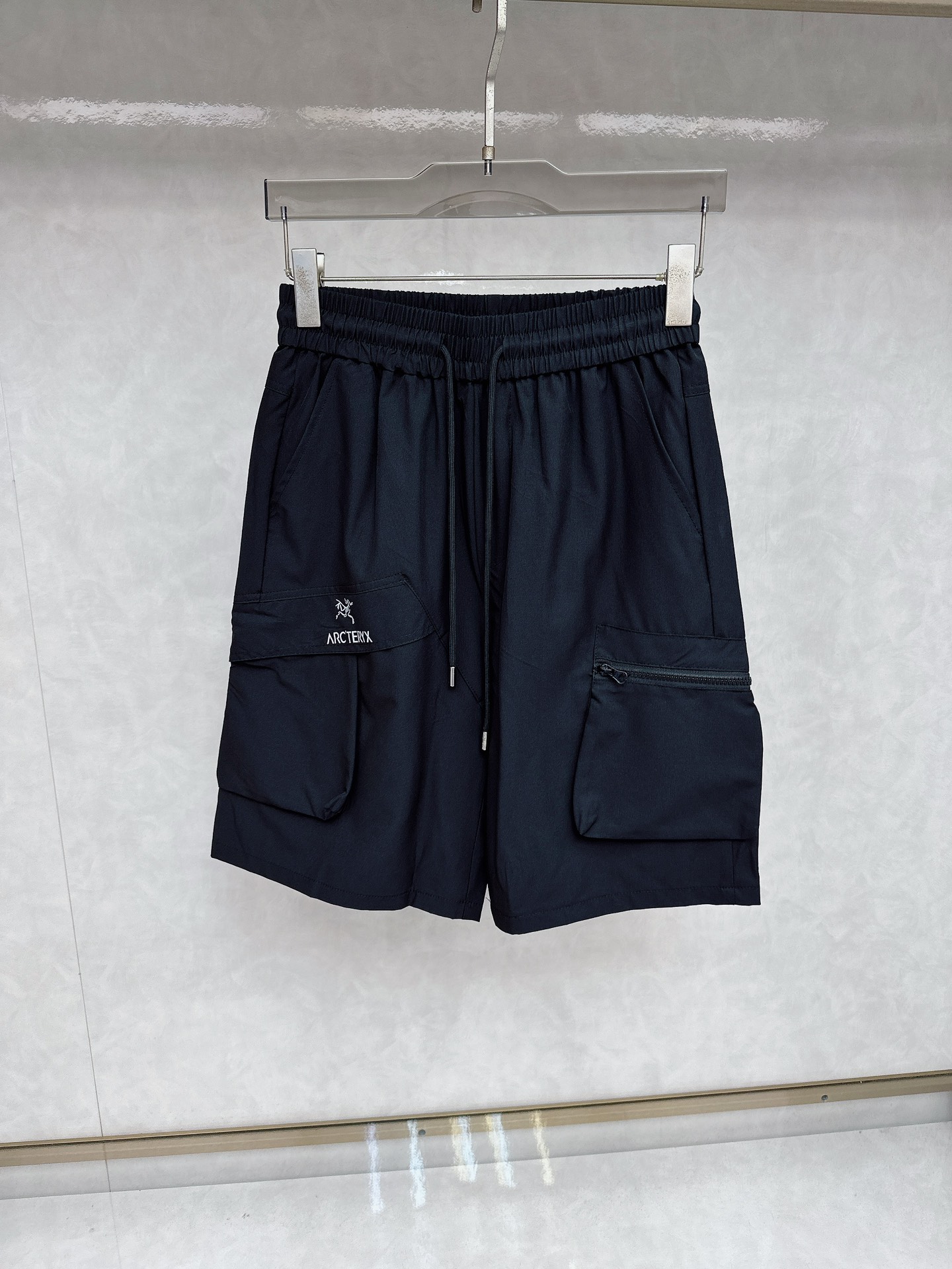 NO:451857,Archaeopteryx 2025 summer new men's casual shorts, high-end custom fabric breathable fabric, extremely breathable elastic and comfortable, impeccable details, top-level auxiliary materials, original logo design concept, delicate and soft feel!  The upper body style is excellent!  Size M-XXXL,arc'teryx,shorts,alexander wang19860909始祖鸟 2025夏季新款男士休闲短裤,高级定制面料透气面料 透气弹力舒适度极高,细节无可挑剔,顶级辅料配备,原版logo设计理念,手感细腻柔软！上身版型超赞！尺码M-XXXL,arc'teryx,shorts,alexander wang,Men's clothing