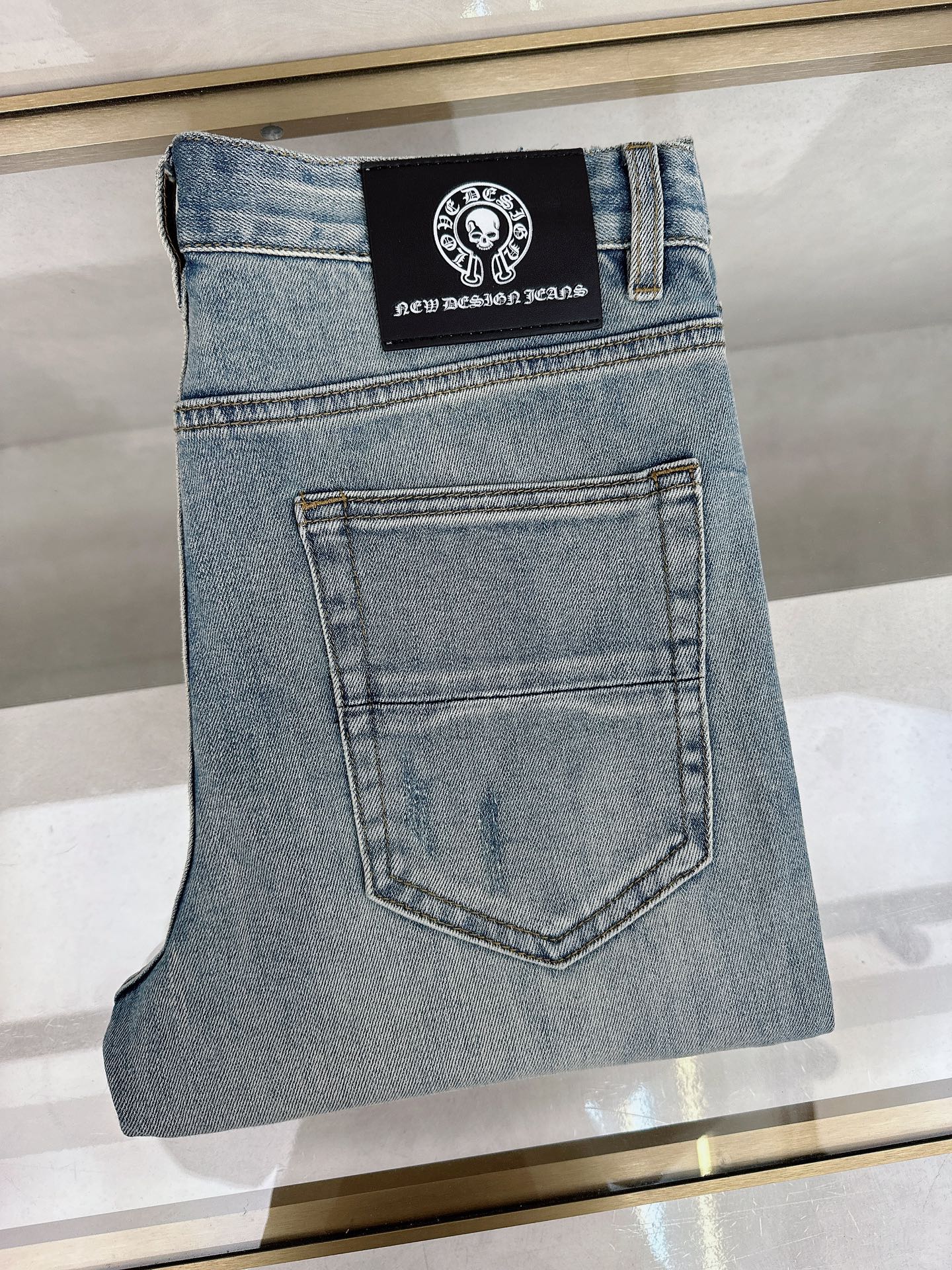 NO:455586,Croxin 2025 summer new model is available in stock, original single hot jeans super customized model, original hardware, super heavy industry technology, excellent version, impeccable details!  The style is not picky, it is very high-end, and the good products are not waiting for everyone. If you like it, hurry up and start, size 28-36, chrome hearts, jeans, alexander wang19860909克罗心 2025夏季新款现货上市,原单爆款牛仔裤超级定制款,原版五金,超级重工工艺,版型超赞细节做工无可挑剔！款式不挑人,特别高档,好货不等人,看中赶紧下手,尺码28-36,,chrome hearts,jeans,alexander wang,Men's clothing