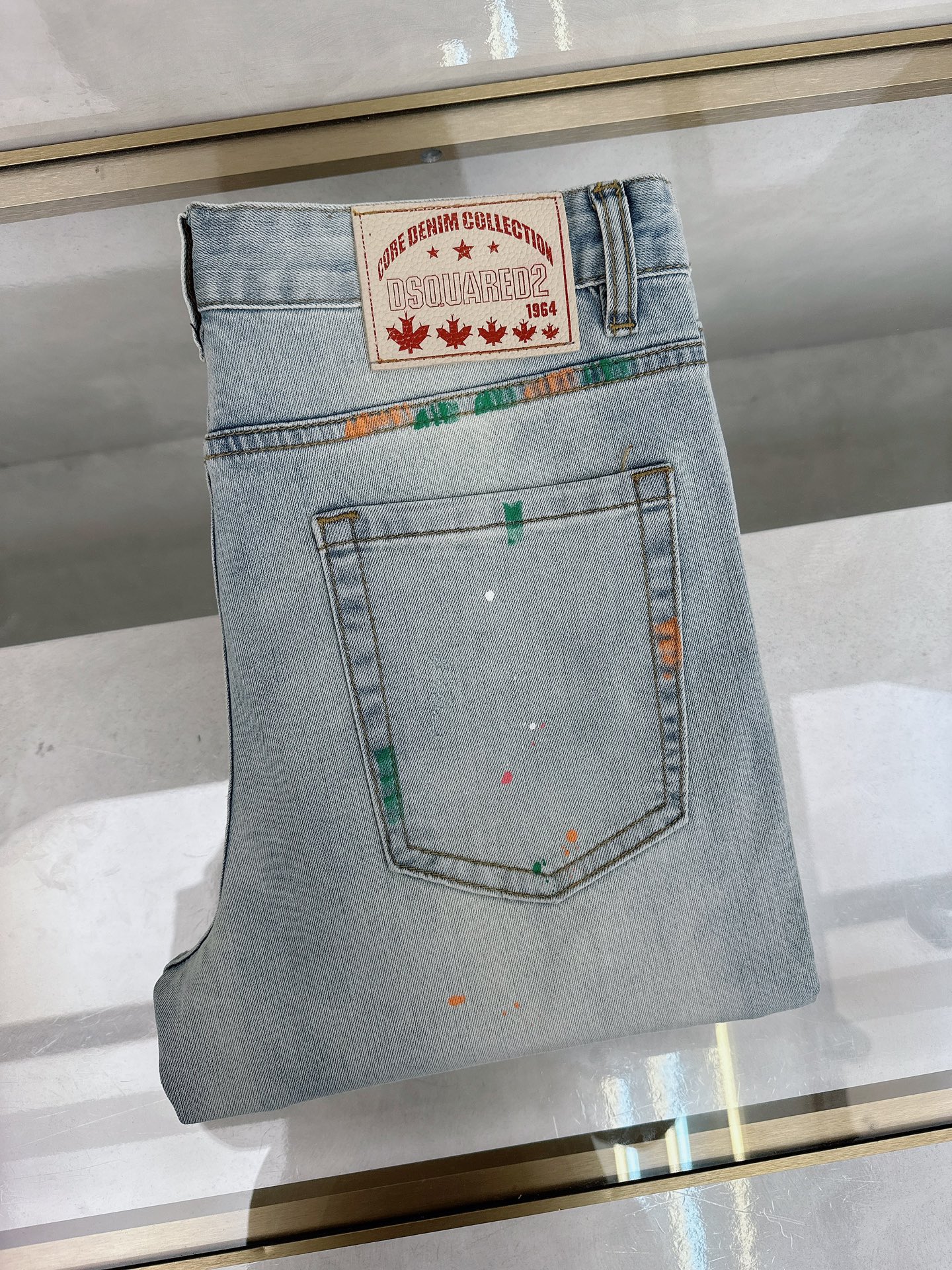 NO:455606,D2 2025 summer new model is available in stock, original single hot jeans super customized model, original hardware, super heavy industry technology, excellent version, impeccable details!  The style is not picky, it is very high-end, and the good products are not waiting for everyone. If you like it, hurry up and start, size 28-36, jeans, alexander wang19860909D2 2025夏季新款现货上市,原单爆款牛仔裤超级定制款,原版五金,超级重工工艺,版型超赞细节做工无可挑剔！款式不挑人,特别高档,好货不等人,看中赶紧下手,尺码28-36,,jeans,alexander wang,Men's clothing