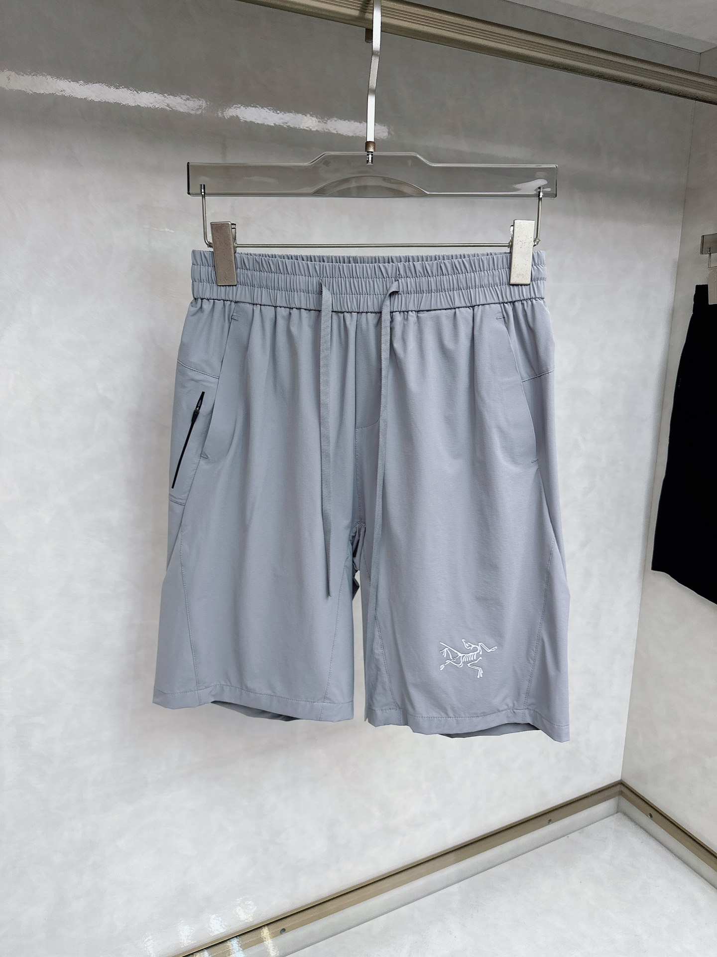 NO:510113,Archaeopteryx 2025 summer new men's casual shorts, high-end custom fabric breathable fabric, extremely breathable elastic and comfortable, impeccable details, top-level auxiliary materials, original logo design concept, delicate and soft feel!  The upper body style is excellent!  Size M-3xl,arc'teryx,shorts,alexander wang19860909始祖鸟 2025夏季新款男士休闲短裤,高级定制面料透气面料 透气弹力舒适度极高,细节无可挑剔,顶级辅料配备,原版logo设计理念,手感细腻柔软！上身版型超赞！尺码M-3xl,arc'teryx,shorts,alexander wang,Men's clothing