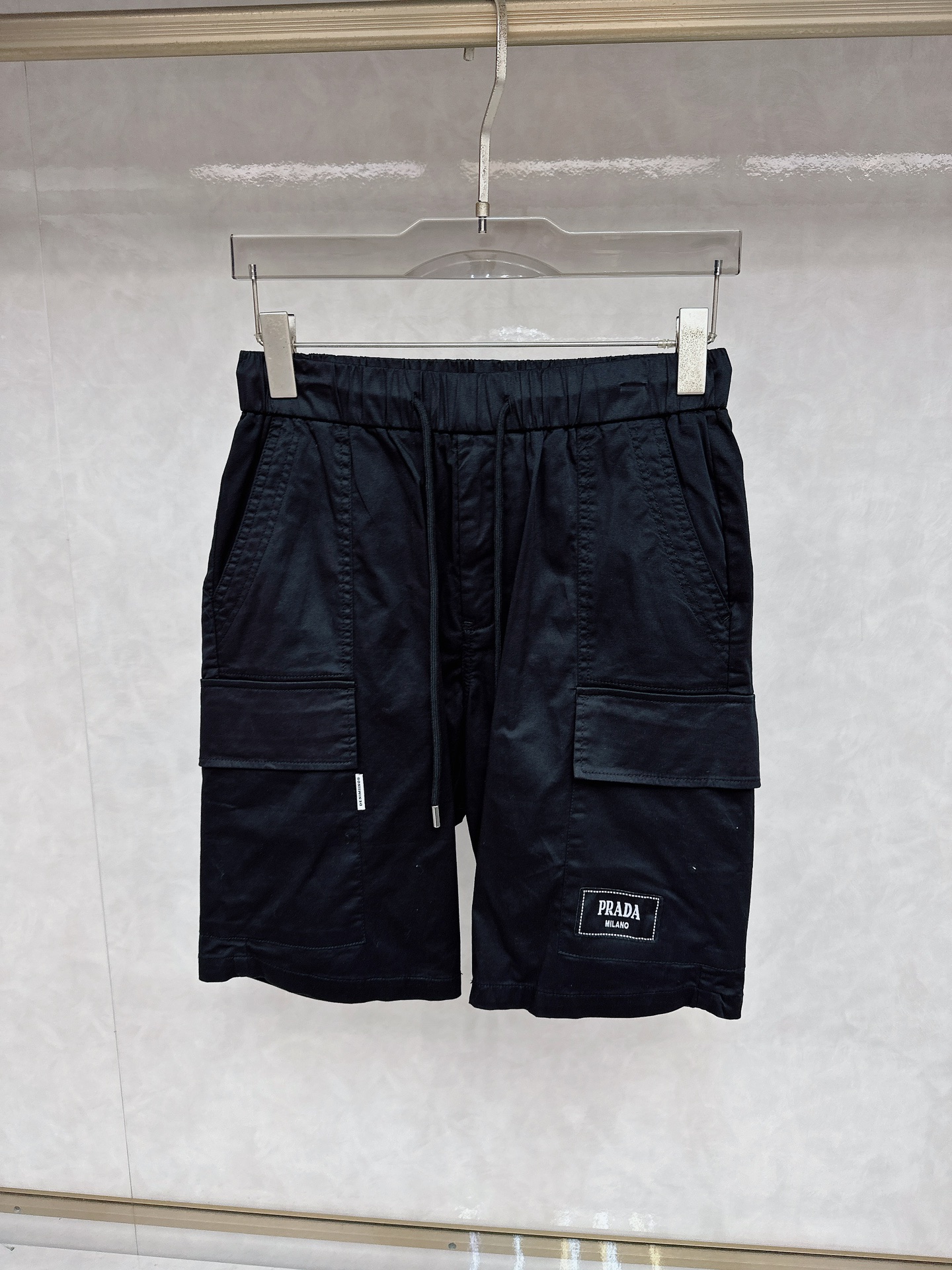 NO:510123,Prada 2025 summer new men's casual shorts, high-end custom fabric breathable fabric, extremely breathable, elastic and comfortable, impeccable details, top-level auxiliary materials, original logo design concept, delicate and soft feel!  The upper body style is excellent!  Size S-2xl, prada, shorts, alexander wang19860909普拉达 2025夏季新款男士休闲短裤,高级定制面料透气面料 透气弹力舒适度极高,细节无可挑剔,顶级辅料配备,原版logo设计理念,手感细腻柔软！上身版型超赞！尺码S-2xl,,prada,shorts,alexander wang,Men's clothing