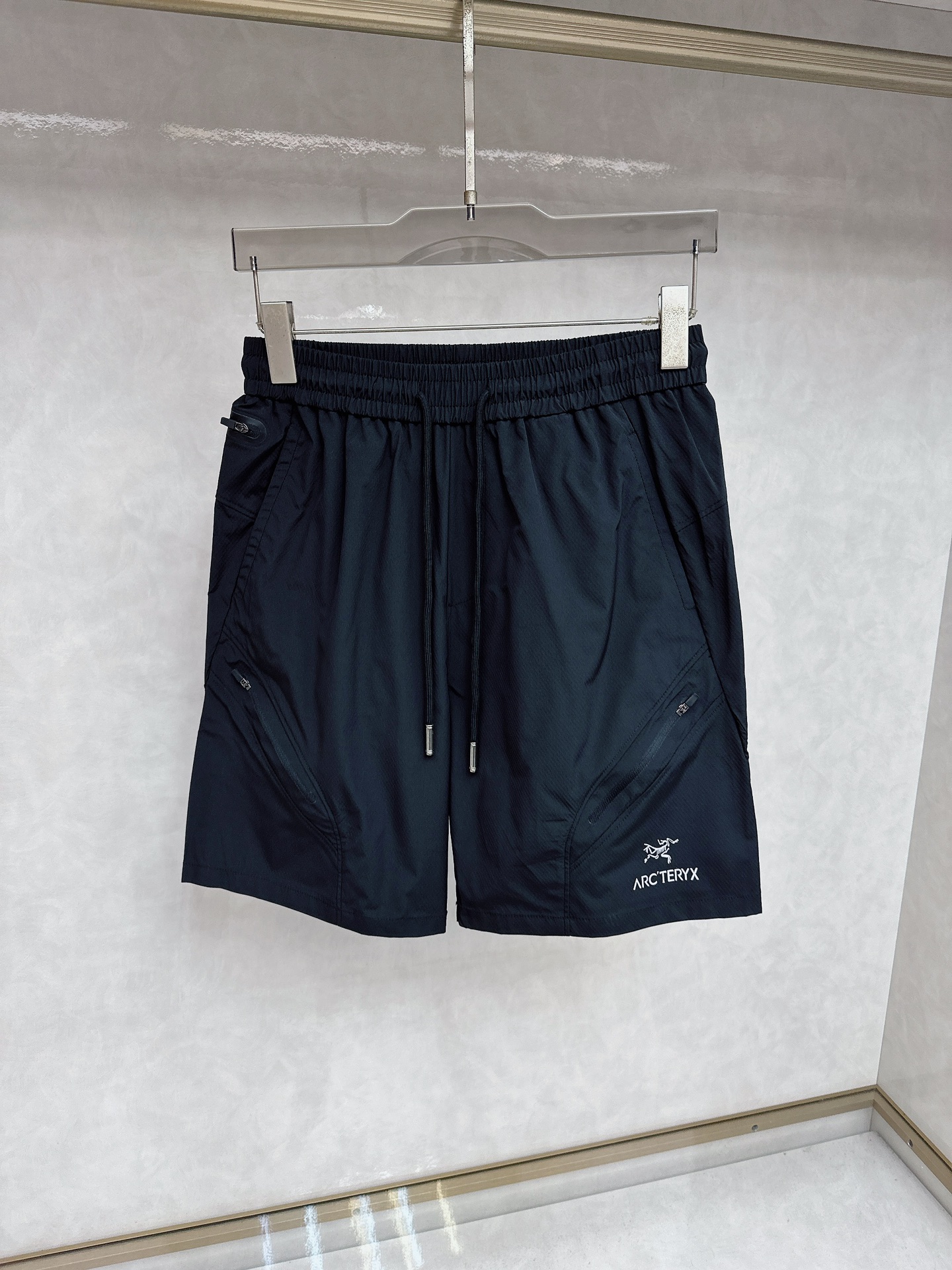 NO:455576,Archaeopteryx 2025 summer new men's casual shorts, high-end custom fabric breathable fabric, extremely breathable elastic and comfortable, impeccable details, top-level auxiliary materials, original logo design concept, delicate and soft feel!  The upper body style is excellent!  Size M-3xl,arc'teryx,shorts,alexander wang19860909始祖鸟 2025夏季新款男士休闲短裤,高级定制面料透气面料 透气弹力舒适度极高,细节无可挑剔,顶级辅料配备,原版logo设计理念,手感细腻柔软！上身版型超赞！尺码M-3xl,arc'teryx,shorts,alexander wang,Men's clothing