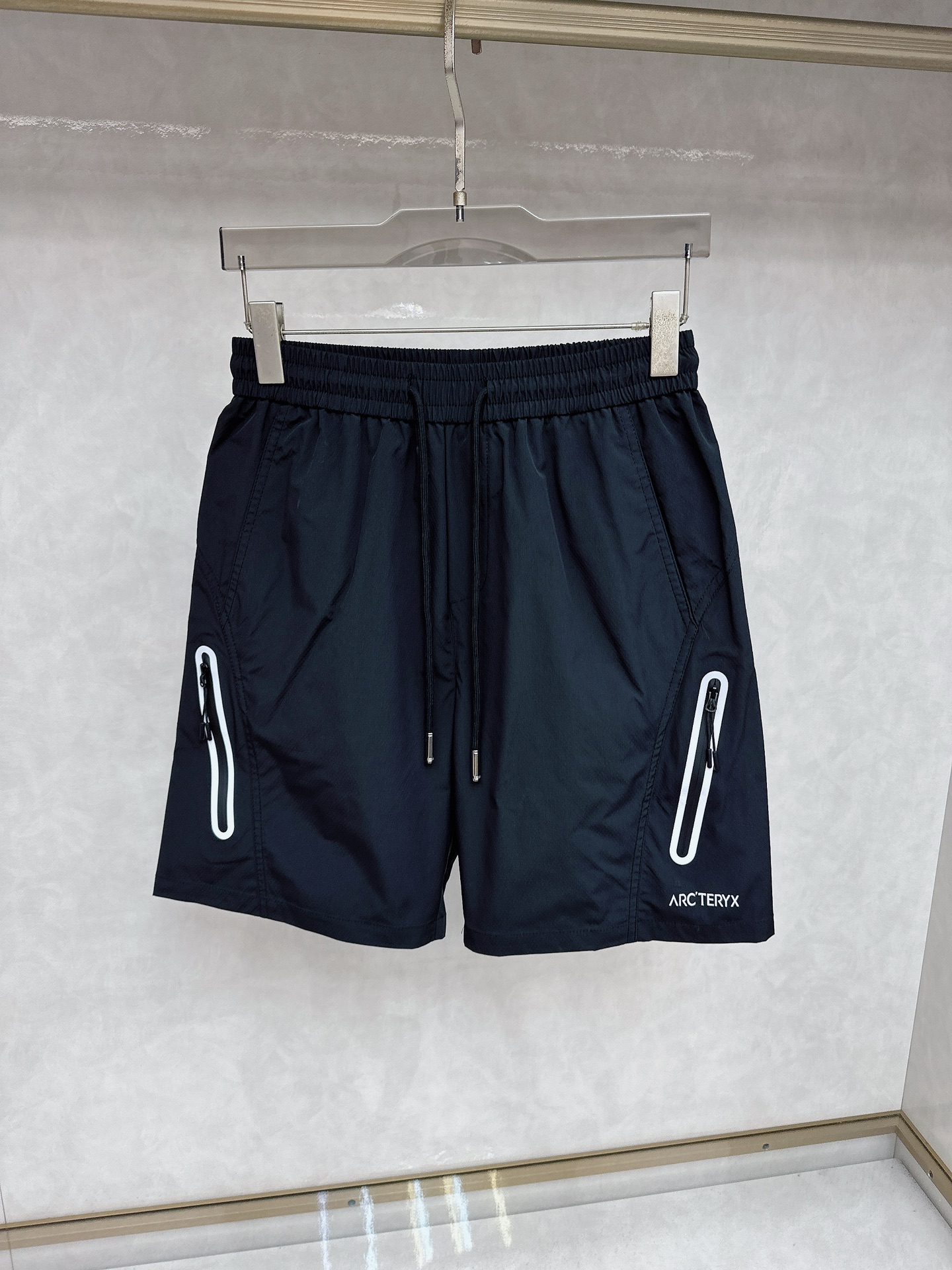 NO:455585,Archaeopteryx 2025 summer new men's casual shorts, high-end custom fabric breathable fabric, extremely breathable elastic and comfortable, impeccable details, top-level auxiliary materials, original logo design concept, delicate and soft feel!  The upper body style is excellent!  Size S-2xl,arc'teryx,shorts,alexander wang19860909始祖鸟 2025夏季新款男士休闲短裤,高级定制面料透气面料 透气弹力舒适度极高,细节无可挑剔,顶级辅料配备,原版logo设计理念,手感细腻柔软！上身版型超赞！尺码S-2xl,arc'teryx,shorts,alexander wang,Men's clothing