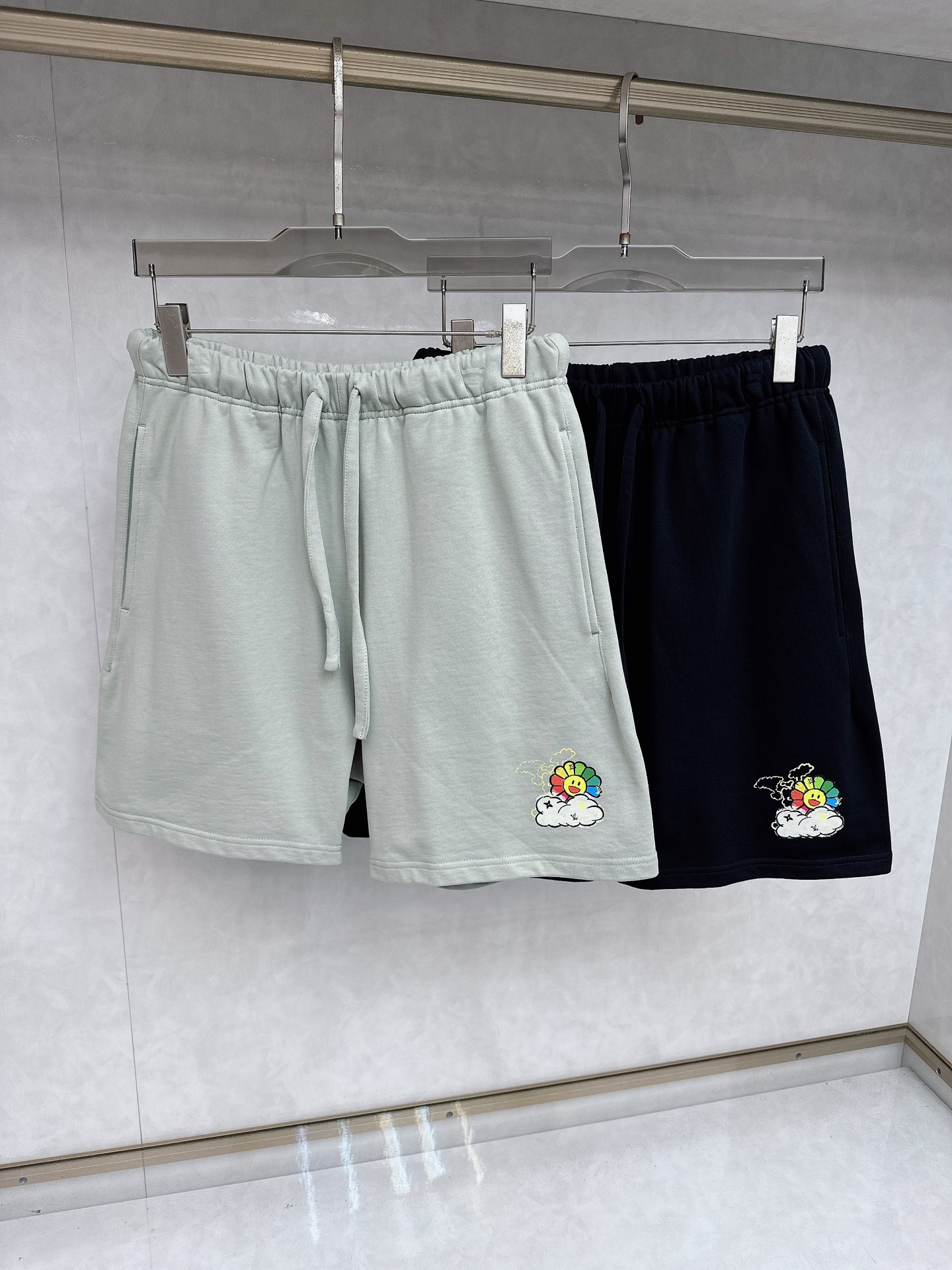 NO:453251,LV 2025 summer new men's casual shorts, high-end custom fabric breathable fabric, extremely breathable, elastic and comfortable, impeccable details, top-level auxiliary materials, original logo design concept, delicate and soft feel!  The upper body style is excellent!  Size S-XL, louis vuitton, shorts, alexander wang19860909LV 2025夏季新款男士休闲短裤,高级定制面料透气面料 透气弹力舒适度极高,细节无可挑剔,顶级辅料配备,原版logo设计理念,手感细腻柔软！上身版型超赞！尺码S-XL,,louis vuitton,shorts,alexander wang,Men's clothing