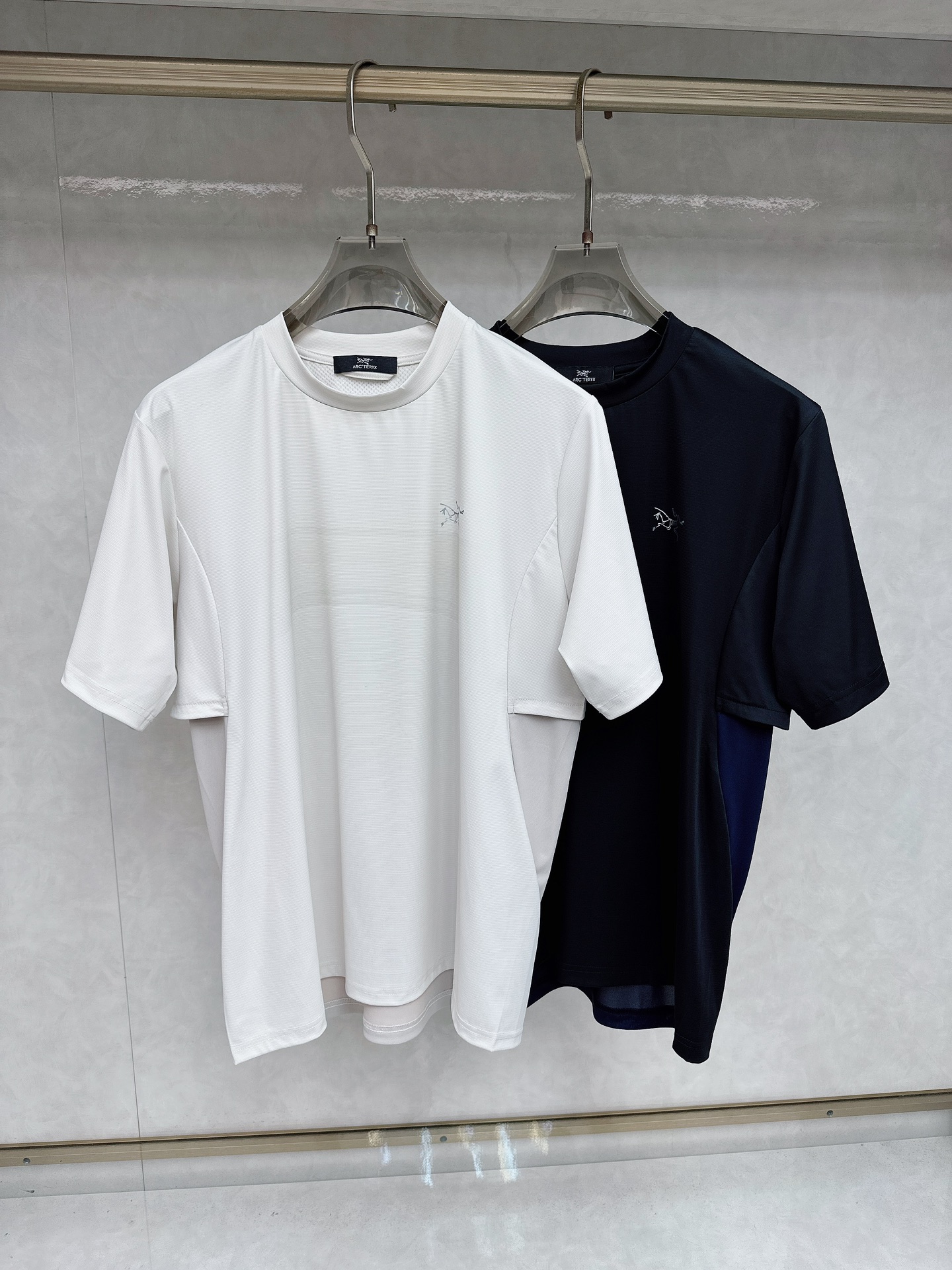 NO:453266,Archaeopteryx 2025Ss summer latest short-sleeved T-shirt, soft touch, comfortable wearing, fine workmanship. The upper body effect is invincible and handsome, size number S-xl, arc'teryx, T-shirt,tees, t-shirt, alexander wang19860909始祖鸟 2025Ss夏季最新款短袖T恤,手感柔软,穿着舒适,做工精细.上身效果无敌帅气,码数 S-xl,arc'teryx,T-shirt,tees，t-shirt,alexander wang,Men's clothing