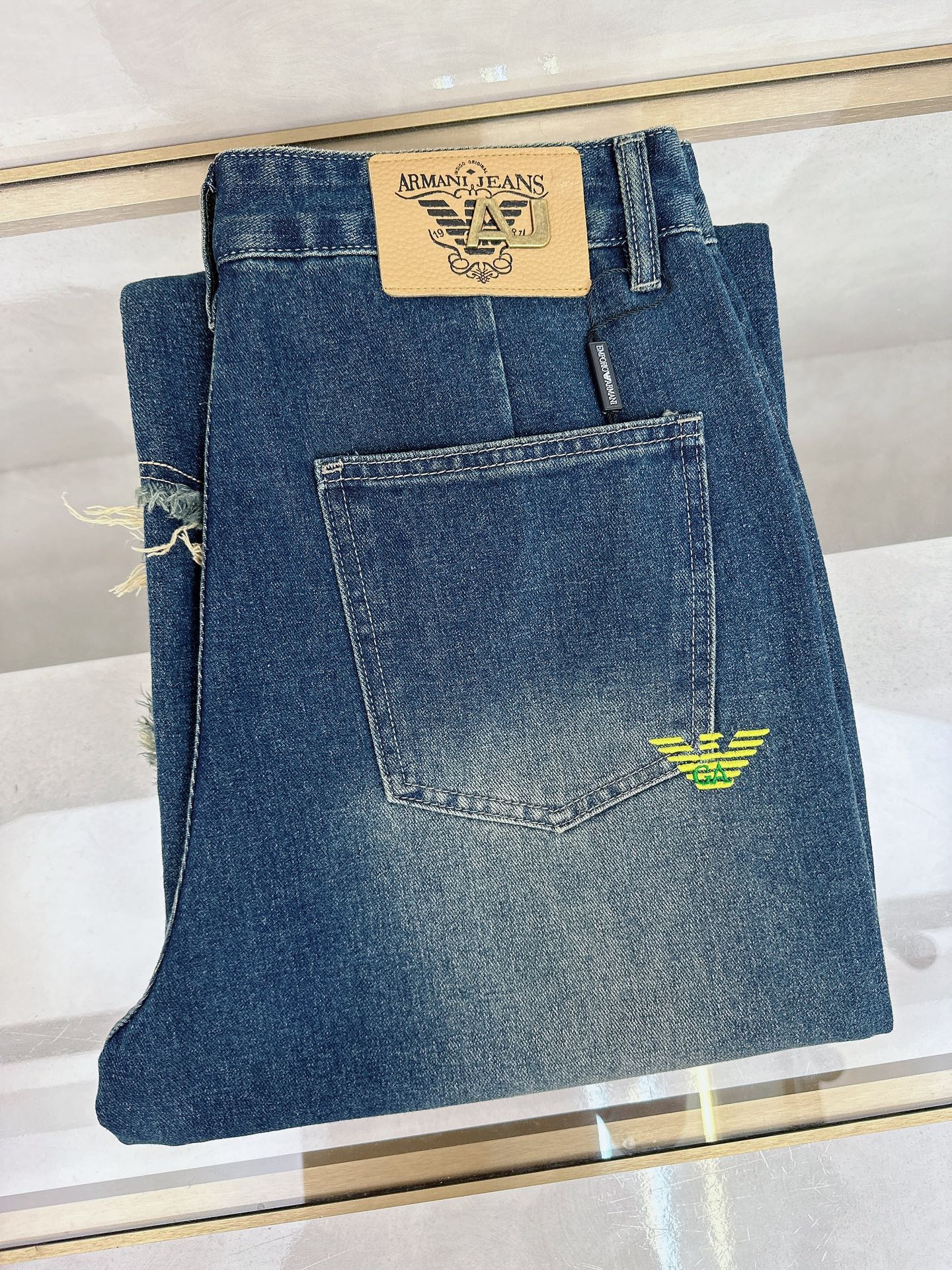 NO:453267,Armani's new summer 2025 is available in stock, with original single hot jeans super customized style, original hardware, super heavy industry technology, excellent style, impeccable details!  The style is not picky, it is very high-end, and the good products are not waiting for everyone. Take a look at it and start quickly. Size 28-38, Armani, jeans, alexander wang19860909阿玛尼 2025夏季新款现货上市,原单爆款牛仔裤超级定制款,原版五金,超级重工工艺,版型超赞细节做工无可挑剔！款式不挑人,特别高档,好货不等人,看中赶紧下手,尺码28-38,,armani,jeans,alexander wang,Men's clothing