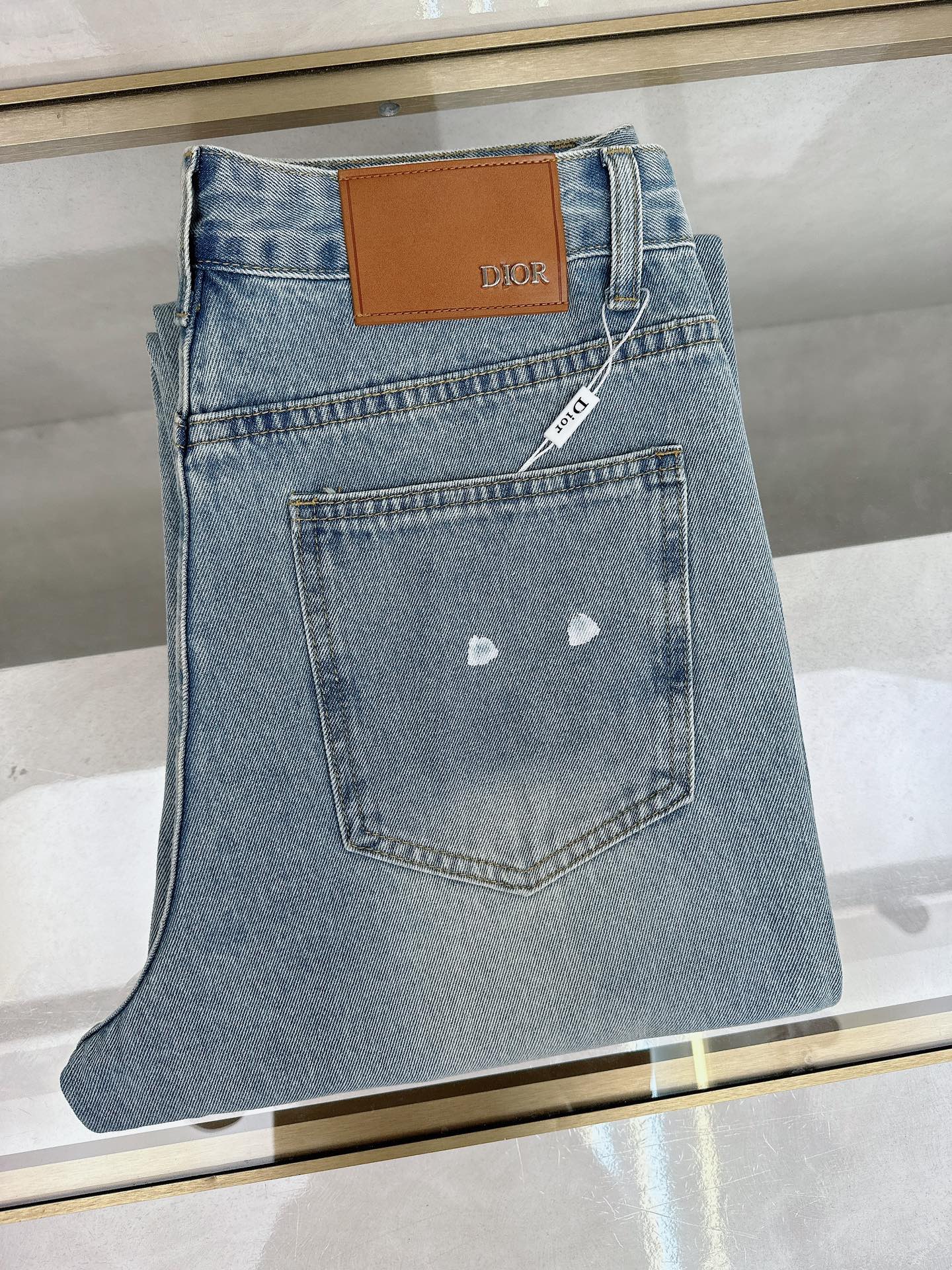 NO:453282,Dior 2025 summer new model is available in stock, original single hot jeans super customized model, original hardware, super heavy industry technology, excellent version, impeccable details!  The style is not picky, it is very high-end, and the good products are not waiting for everyone. Take a look at it and start quickly. Size 28-38, dior, jeans, alexander wang19860909迪奥 2025夏季新款现货上市,原单爆款牛仔裤超级定制款,原版五金,超级重工工艺,版型超赞细节做工无可挑剔！款式不挑人,特别高档,好货不等人,看中赶紧下手,尺码28-38,,dior,jeans,alexander wang,Men's clothing