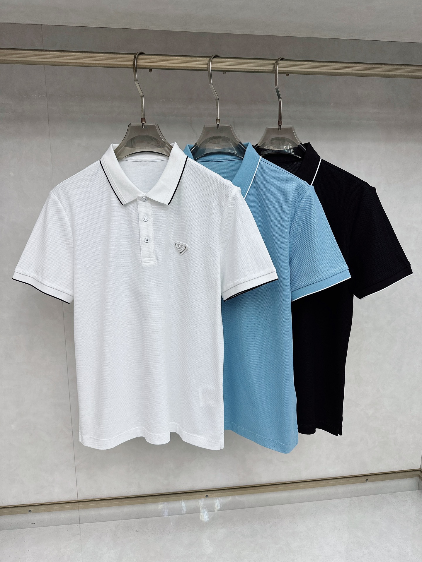 NO:453316,LP Summer New Model First Launch Latest Lapel Polo Short Sleeve High-end Customized Design Avant-Taiwan Style!  Brand logo heavy craftsmanship design, high-end customized Yilite fabric, soft feel, comfortable to wear, exquisite car line, fine workmanship, invincible and handsome upper body effect!  A must-have item for handsome men!  Code number M-3xL, loro piana, T-shirt, alexander wang19860909LP 夏季新款首发最新款翻领Polo短袖 高端订制 设计前卫时尚！品牌logo重工艺设计 高端定制伊利特面料.手感柔软.穿着舒适.级别精致车线.做工精细.上身效果无敌帅气！型男必备单品！码数M-3xL,,loro piana,T-shirt,alexander wang,Men's clothing