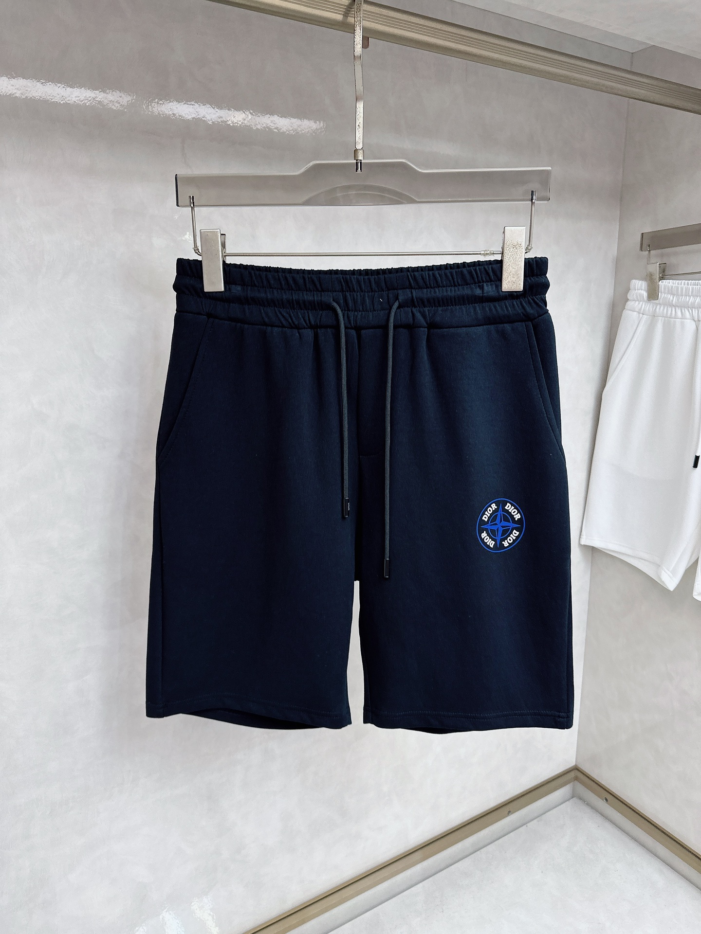NO:476326,Dior 2025 summer new casual shorts!  The official website is released simultaneously. The brand's classic LOGO casual pants, customized fabric, excellent comfort, strong hand touch. Extremely recognizable, perfect quality craftsmanship. Size M-3xl,,dior, shorts,alexander wang19860909迪奥 2025夏季新款休闲短裤！官网同步发售.品牌经典LOGO休闲裤 ,定制面料,舒适度极好,手触感强烈.辨识度极高,完美品相工艺. 尺码M-3xl,,dior,shorts,alexander wang,Men's clothing