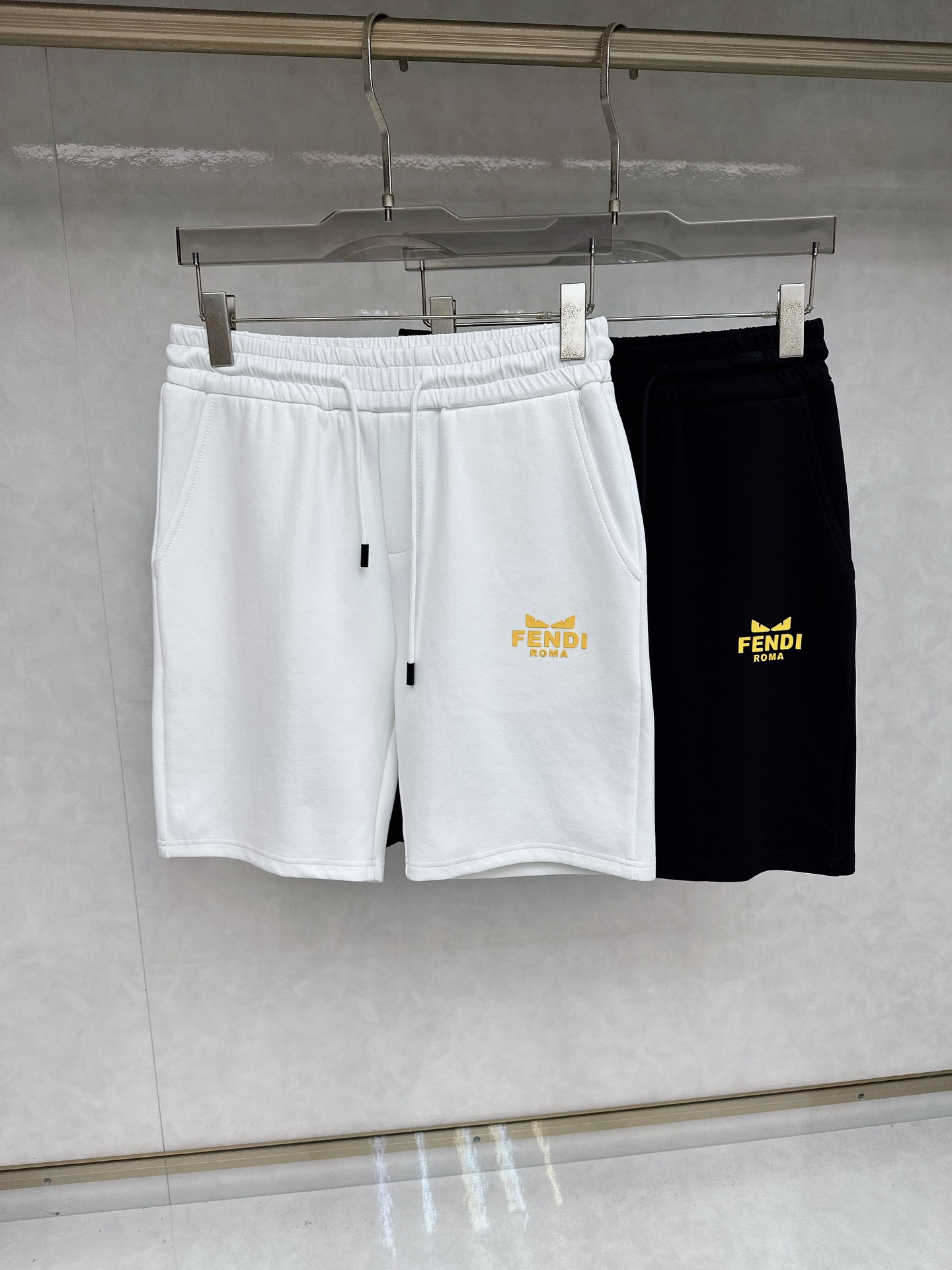NO:455614,Fendi 2025 summer new casual shorts!  The official website is released simultaneously. The brand's classic LOGO casual pants, customized fabric, excellent comfort, strong hand touch. Extremely recognizable, perfect quality craftsmanship. Size M-3xl,,fendi, shorts, alexander wang19860909芬迪 2025夏季新款休闲短裤！官网同步发售.品牌经典LOGO休闲裤 ,定制面料,舒适度极好,手触感强烈.辨识度极高,完美品相工艺. 尺码M-3xl,,fendi,shorts,alexander wang,Men's clothing