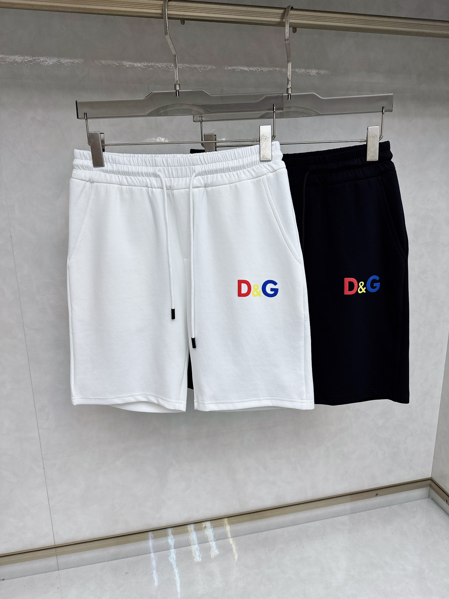 NO:455626,DG 2025 summer new casual shorts!  The official website is released simultaneously. The brand's classic LOGO casual pants, customized fabric, excellent comfort, strong hand touch. Extremely recognizable, perfect quality craftsmanship. Size M-3xl, shorts, alexander wang19860909DG 2025夏季新款休闲短裤！官网同步发售.品牌经典LOGO休闲裤 ,定制面料,舒适度极好,手触感强烈.辨识度极高,完美品相工艺. 尺码M-3xl,,shorts,alexander wang,Men's clothing