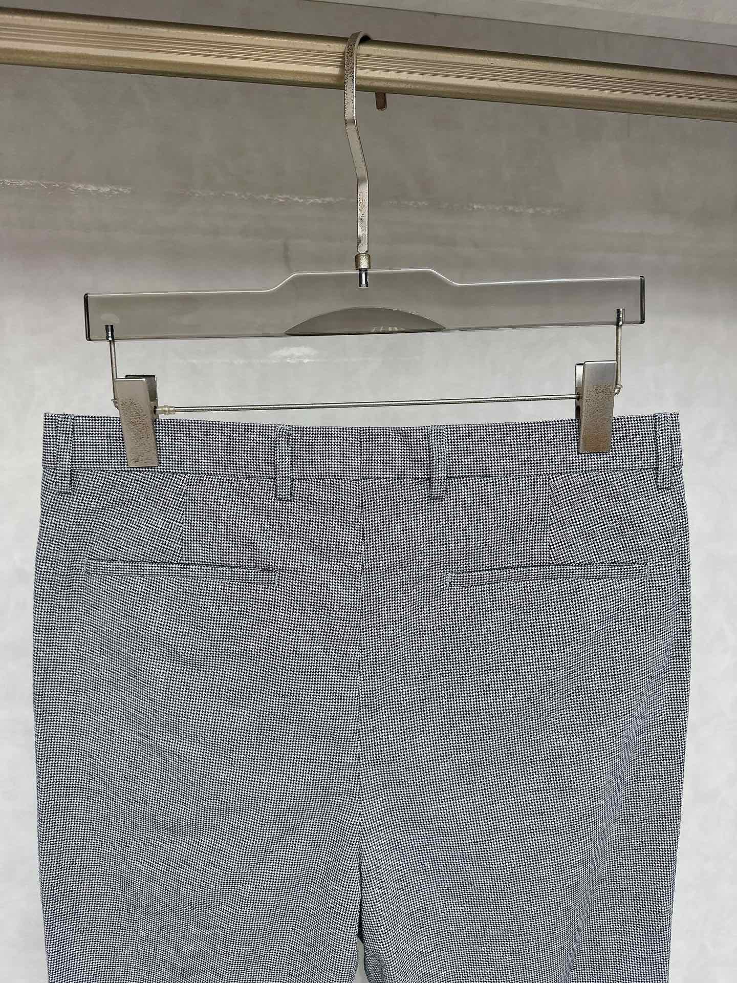  BC 2025夏装新品，官网同步有售，男士高端商务休闲西裤，高端进口面料，带弹力，后兜采用今年最新款五