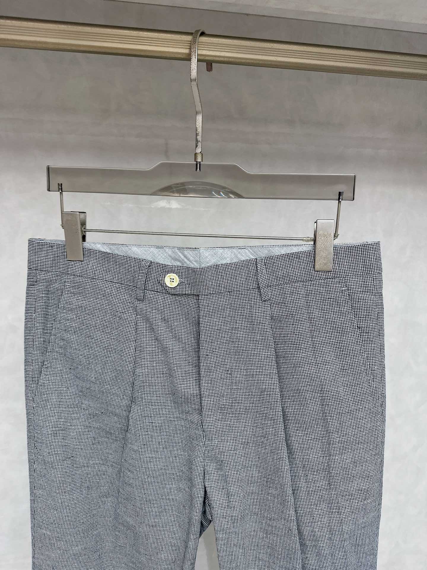  BC 2025夏装新品，官网同步有售，男士高端商务休闲西裤，高端进口面料，带弹力，后兜采用今年最新款五