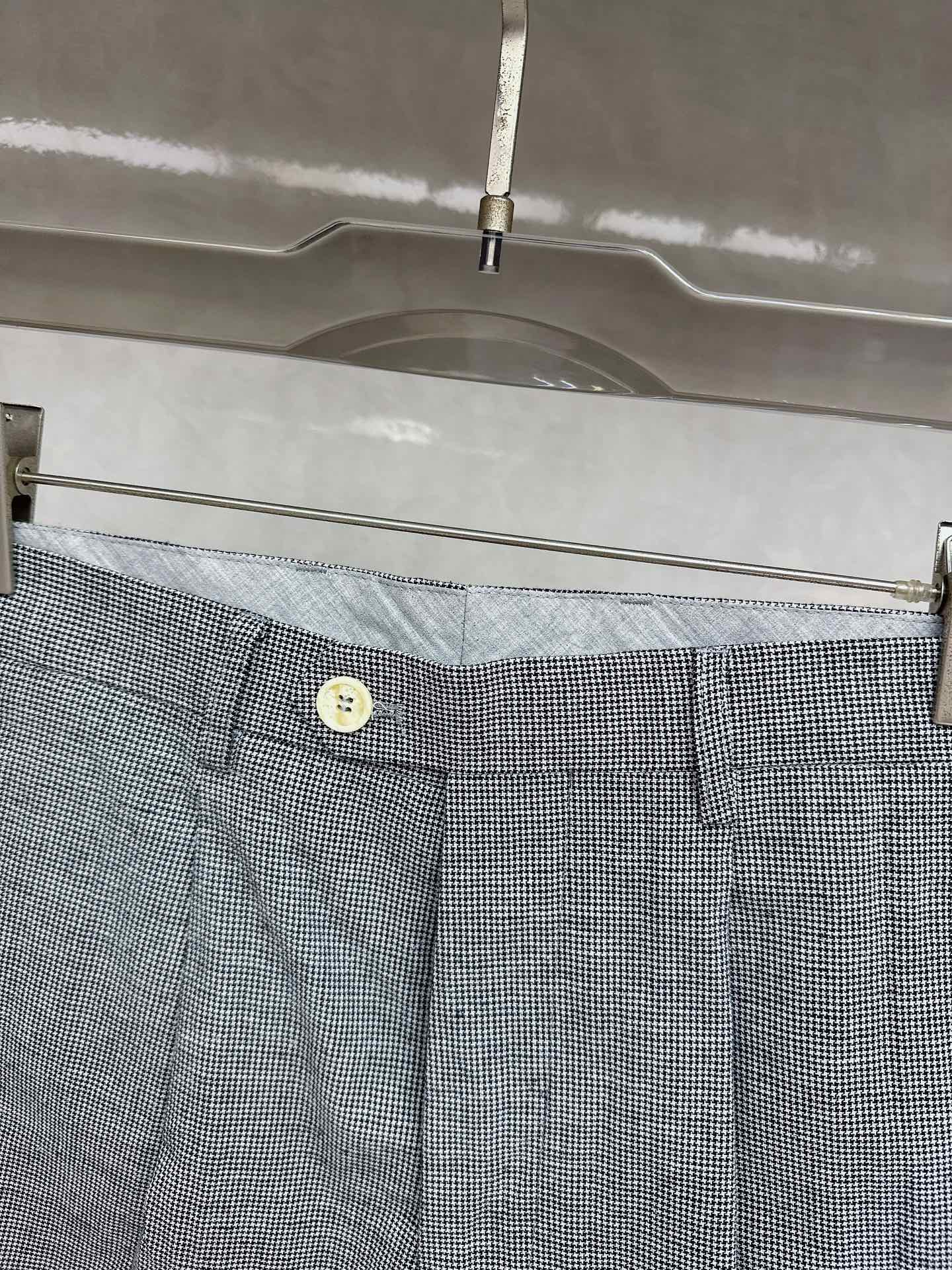  BC 2025夏装新品，官网同步有售，男士高端商务休闲西裤，高端进口面料，带弹力，后兜采用今年最新款五