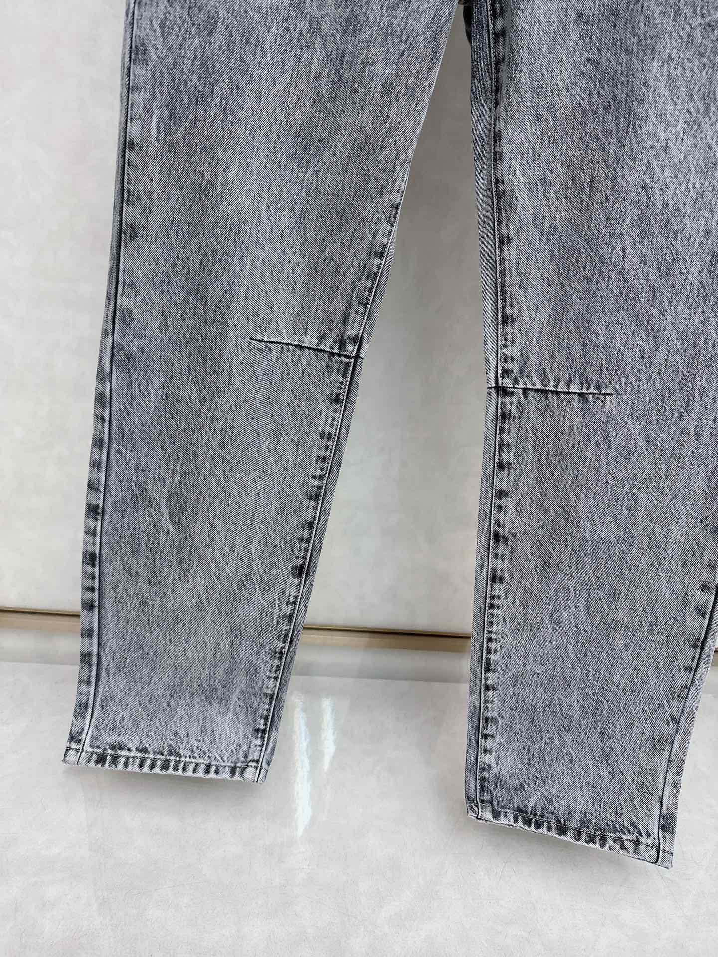  BC 25新款五口袋灰色牛仔裤，🍒这款牛仔裤采用灰色牛仔布面料制作而成，门禁纽扣开合，后腰头有BC家独