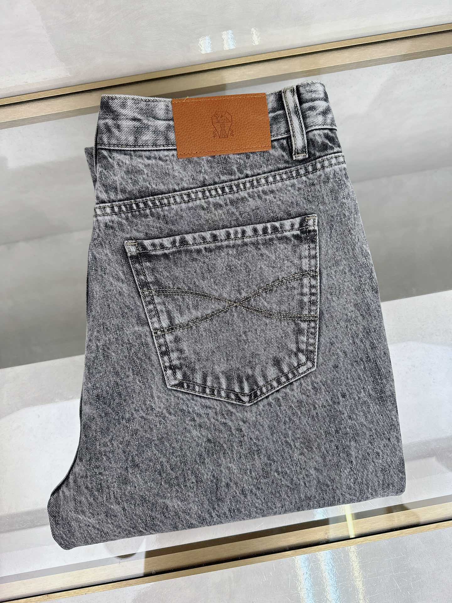  BC 25新款五口袋灰色牛仔裤，🍒这款牛仔裤采用灰色牛仔布面料制作而成，门禁纽扣开合，后腰头有BC家独