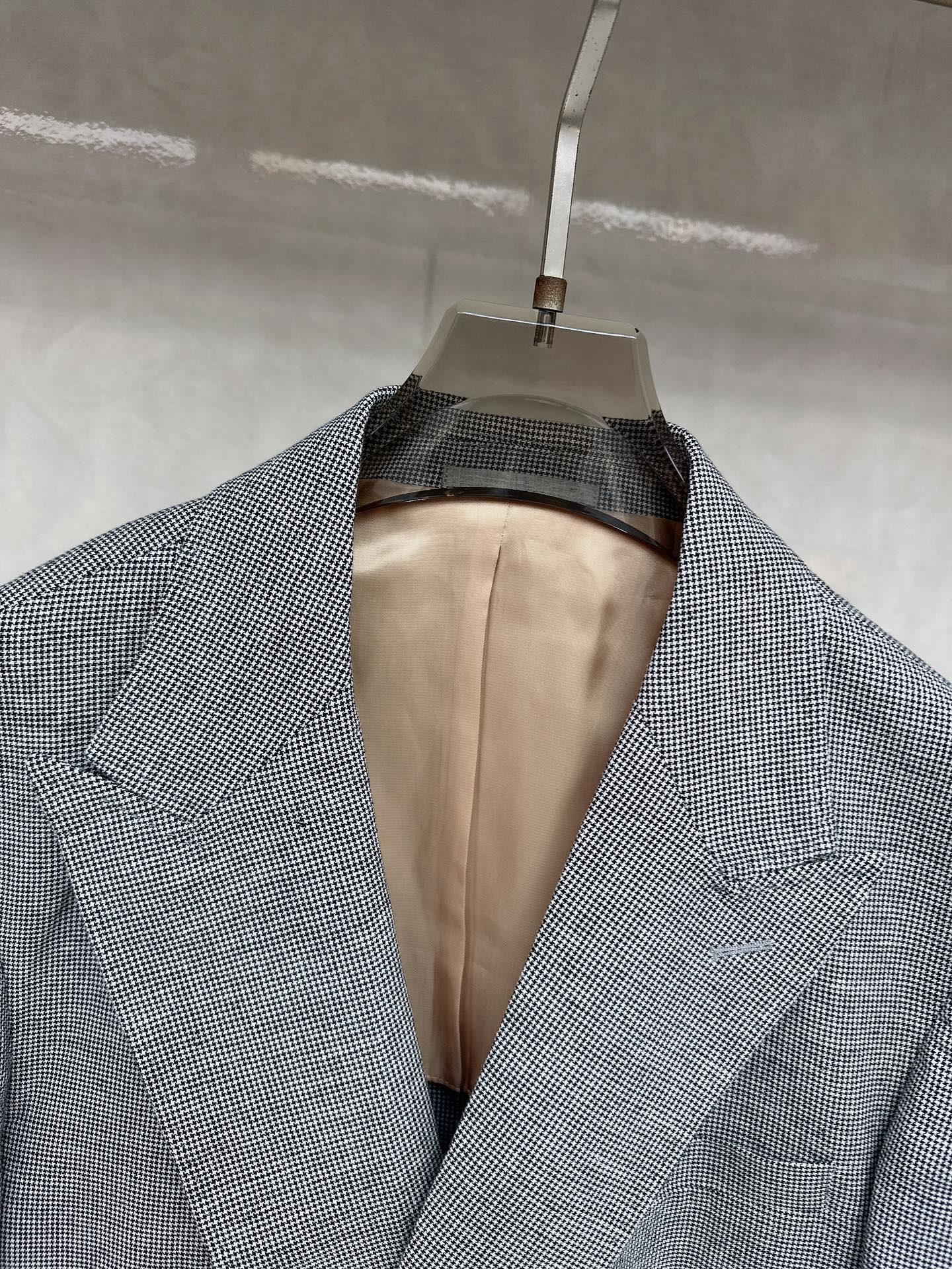   BC 25SS新款海报款灰色格纹🍒这款采用70%天丝 30%亚麻混纺面料威尔士格纹面料制作而成，这套