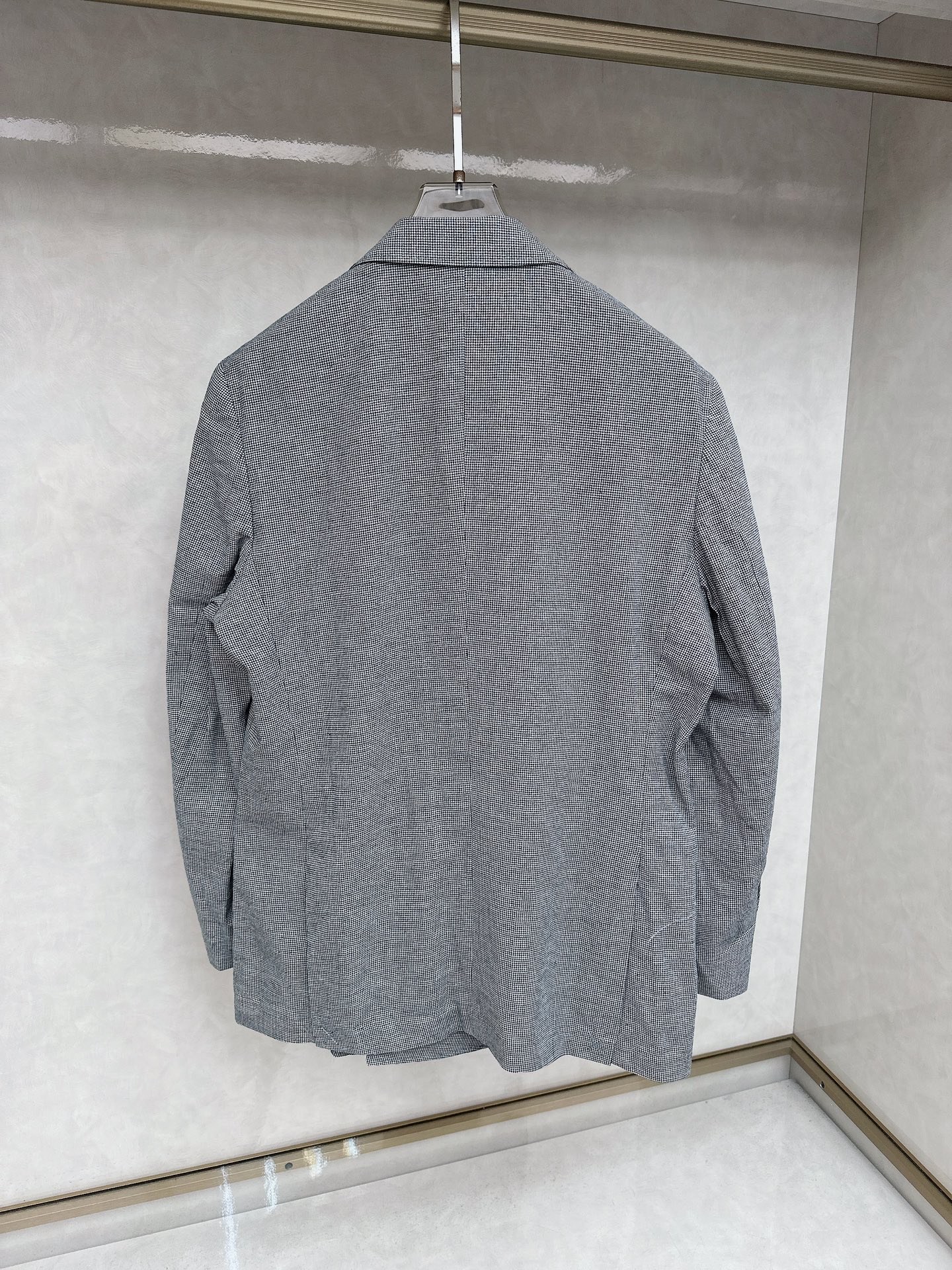   BC 25SS新款海报款灰色格纹🍒这款采用70%天丝 30%亚麻混纺面料威尔士格纹面料制作而成，这套