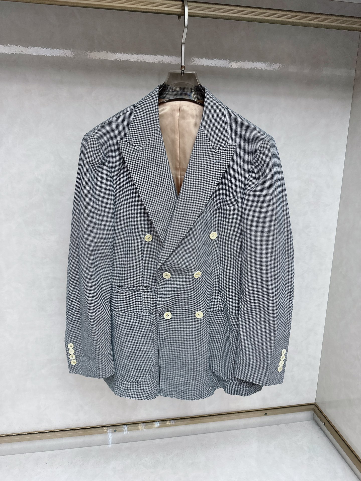   BC 25SS新款海报款灰色格纹🍒这款采用70%天丝 30%亚麻混纺面料威尔士格纹面料制作而成，这套