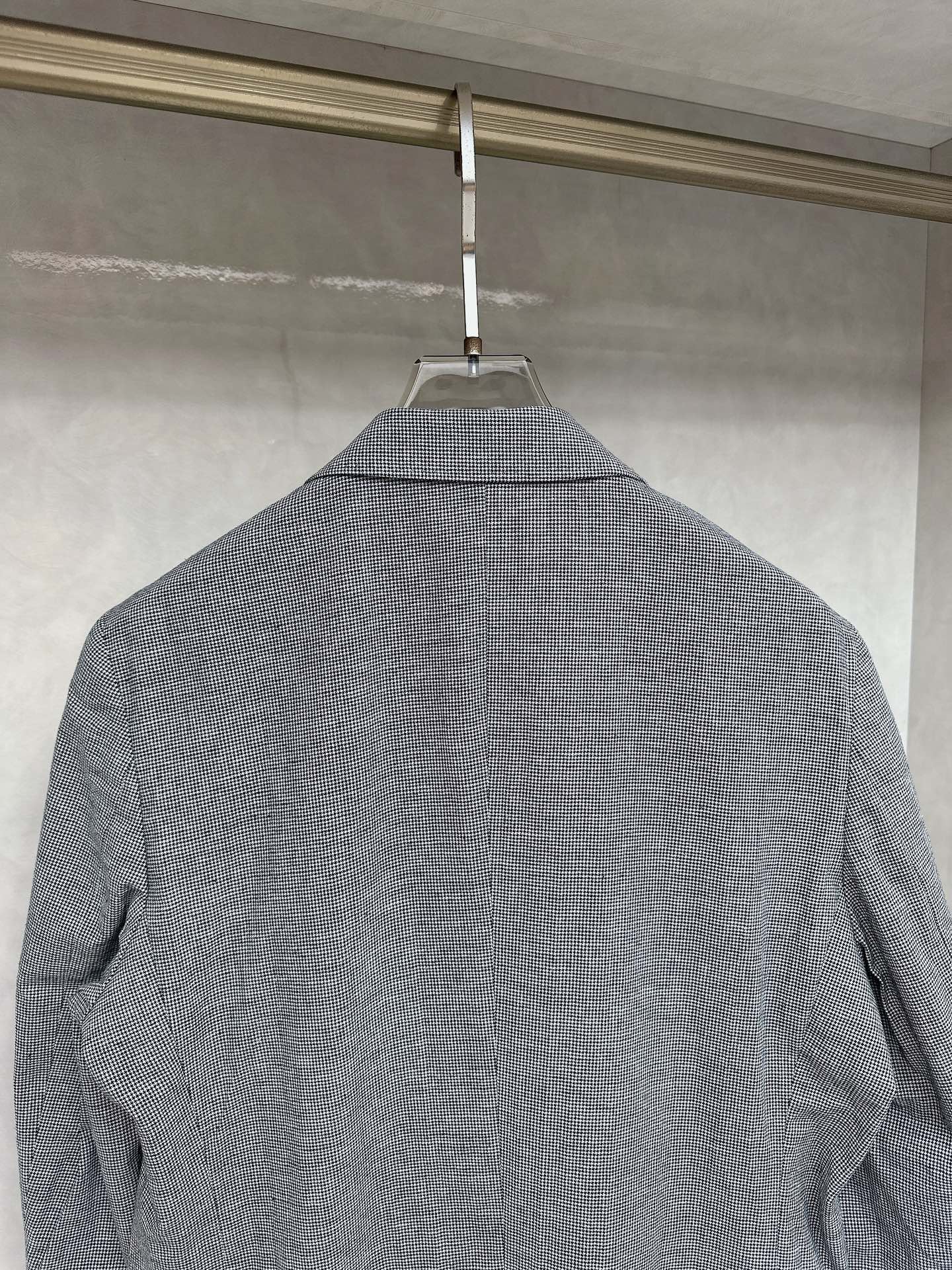   BC 25SS新款海报款灰色格纹🍒这款采用70%天丝 30%亚麻混纺面料威尔士格纹面料制作而成，这套