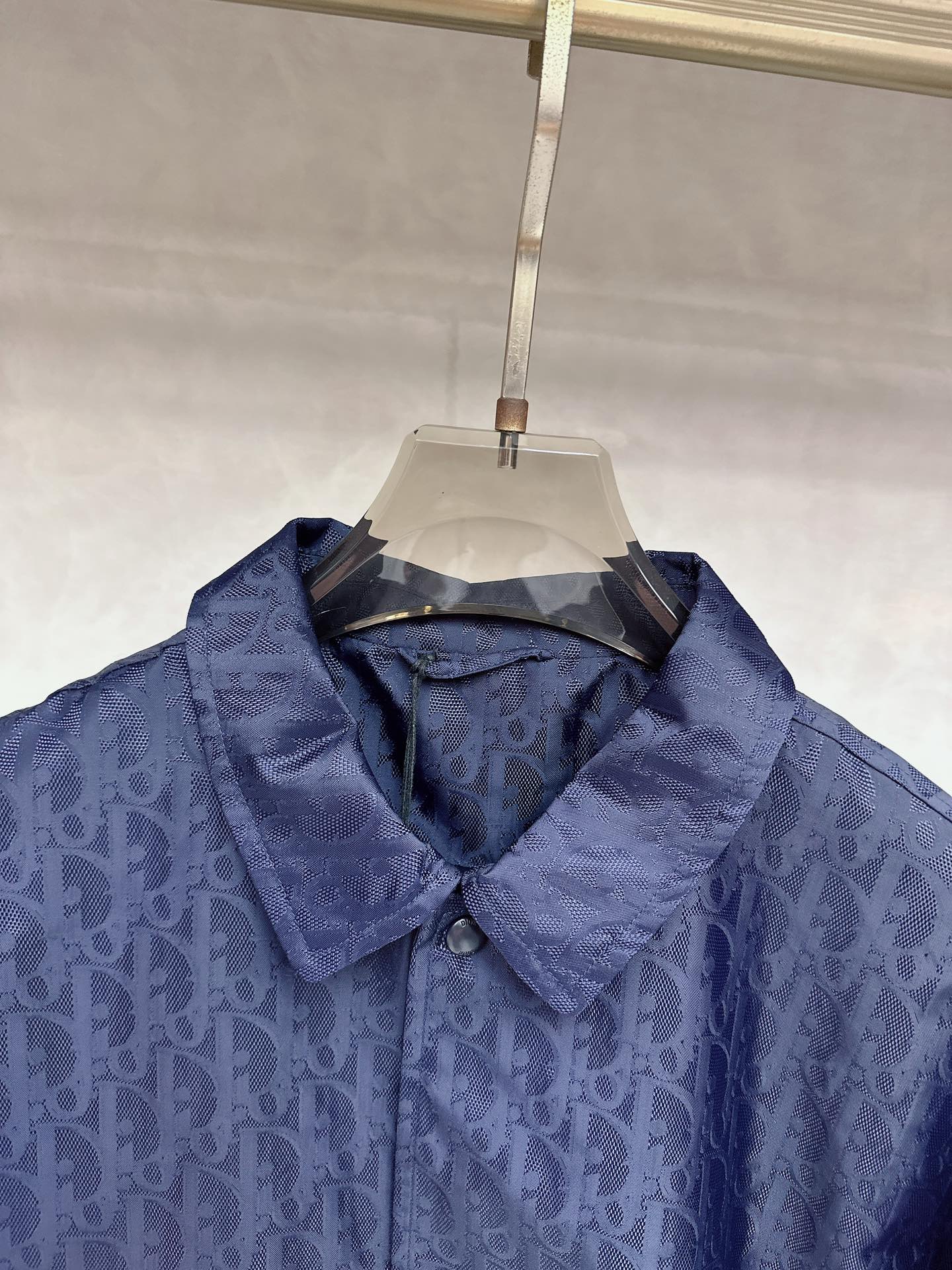   DR🔥Dior 25SS新款提花薄夹克🍒这款短夹克是二零二五新品，饰以经典Oblique 印花。采用