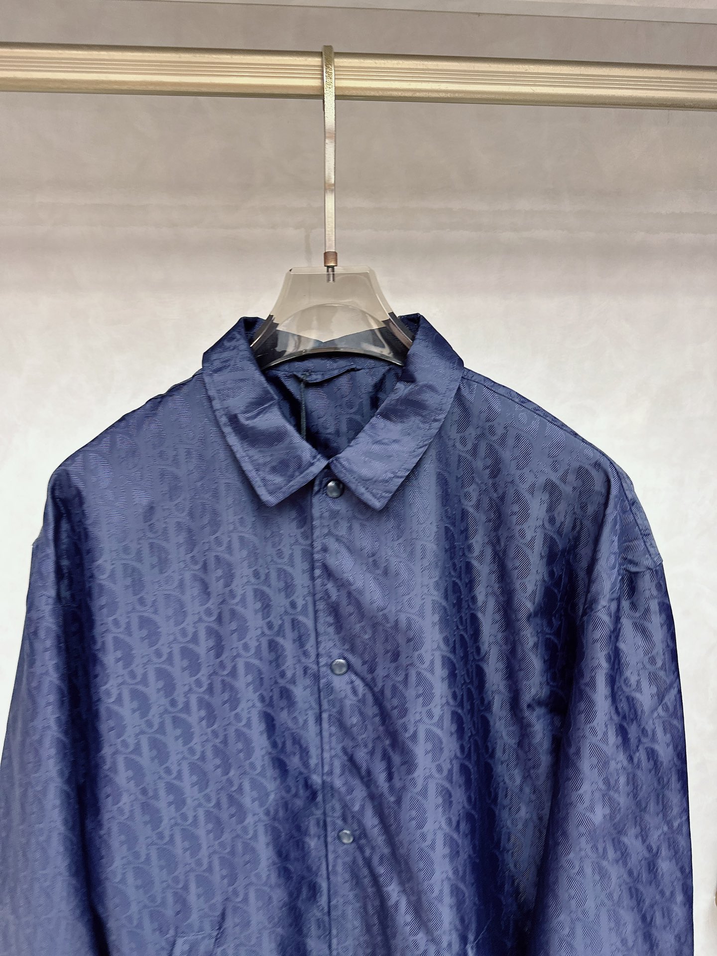   DR🔥Dior 25SS新款提花薄夹克🍒这款短夹克是二零二五新品，饰以经典Oblique 印花。采用