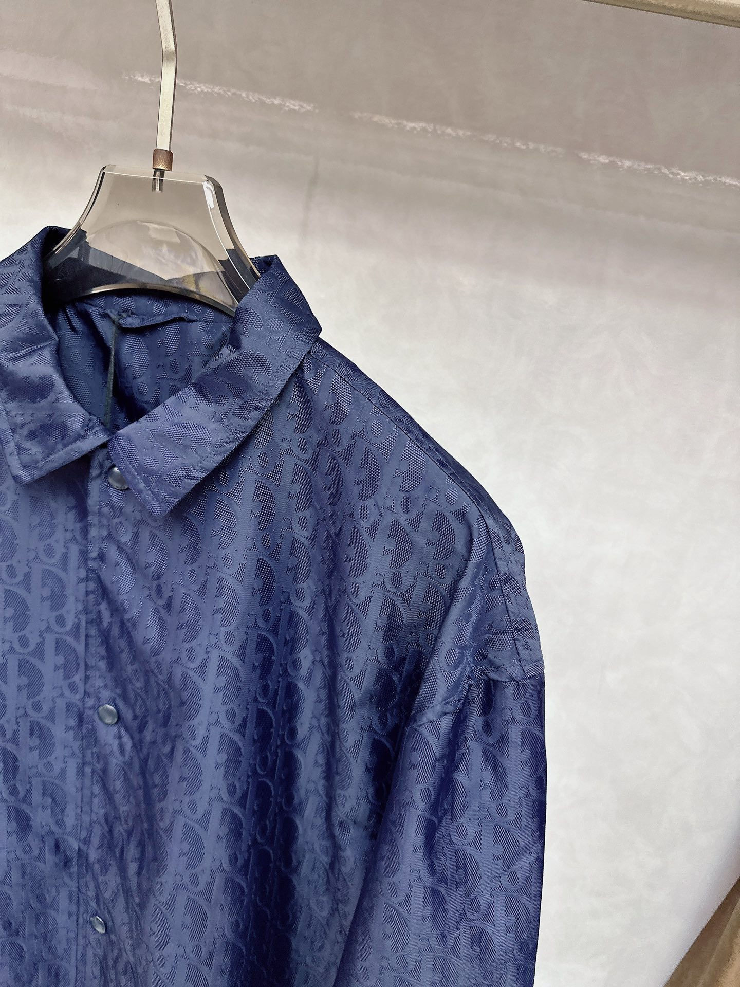   DR🔥Dior 25SS新款提花薄夹克🍒这款短夹克是二零二五新品，饰以经典Oblique 印花。采用