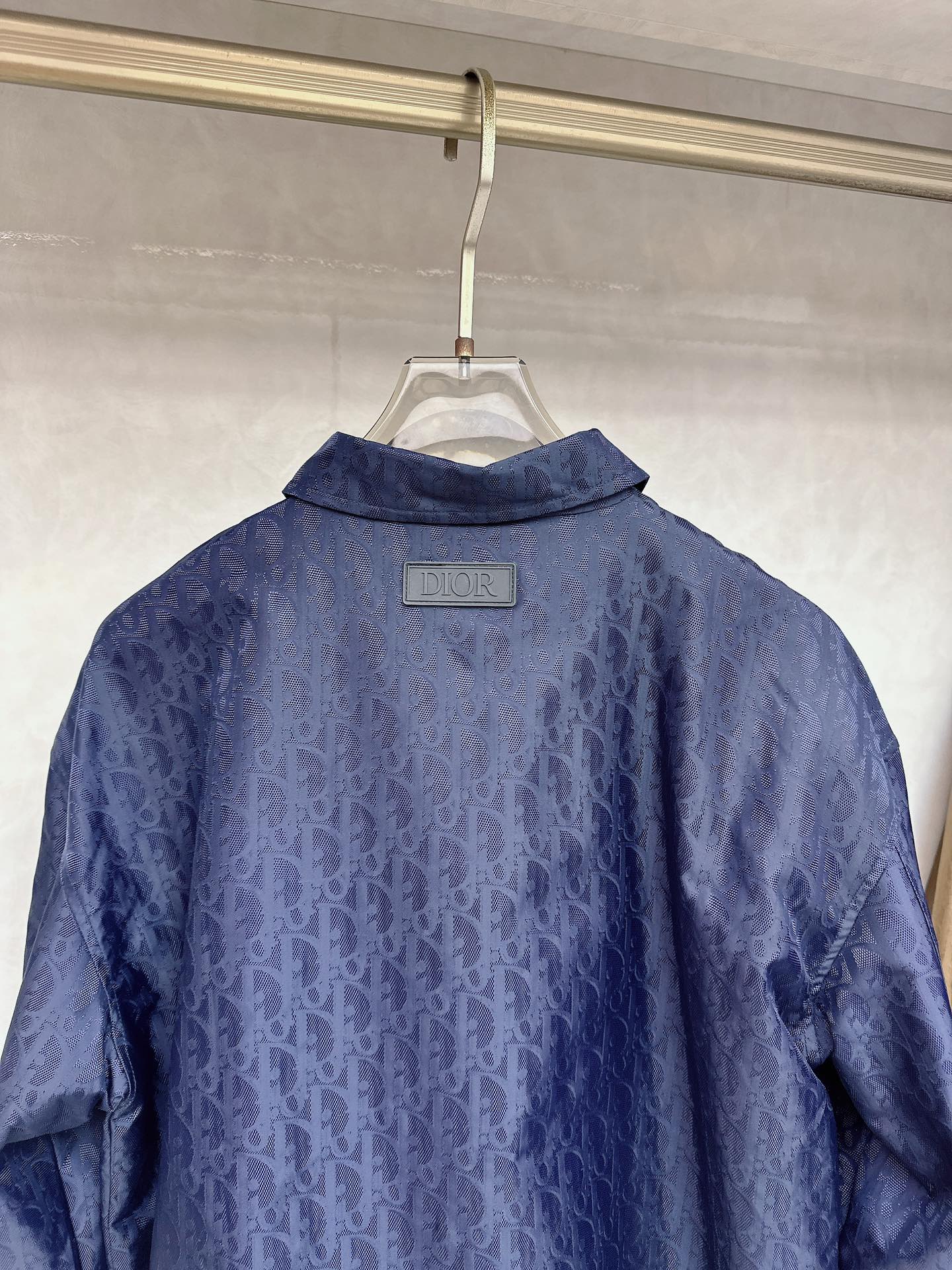   DR🔥Dior 25SS新款提花薄夹克🍒这款短夹克是二零二五新品，饰以经典Oblique 印花。采用