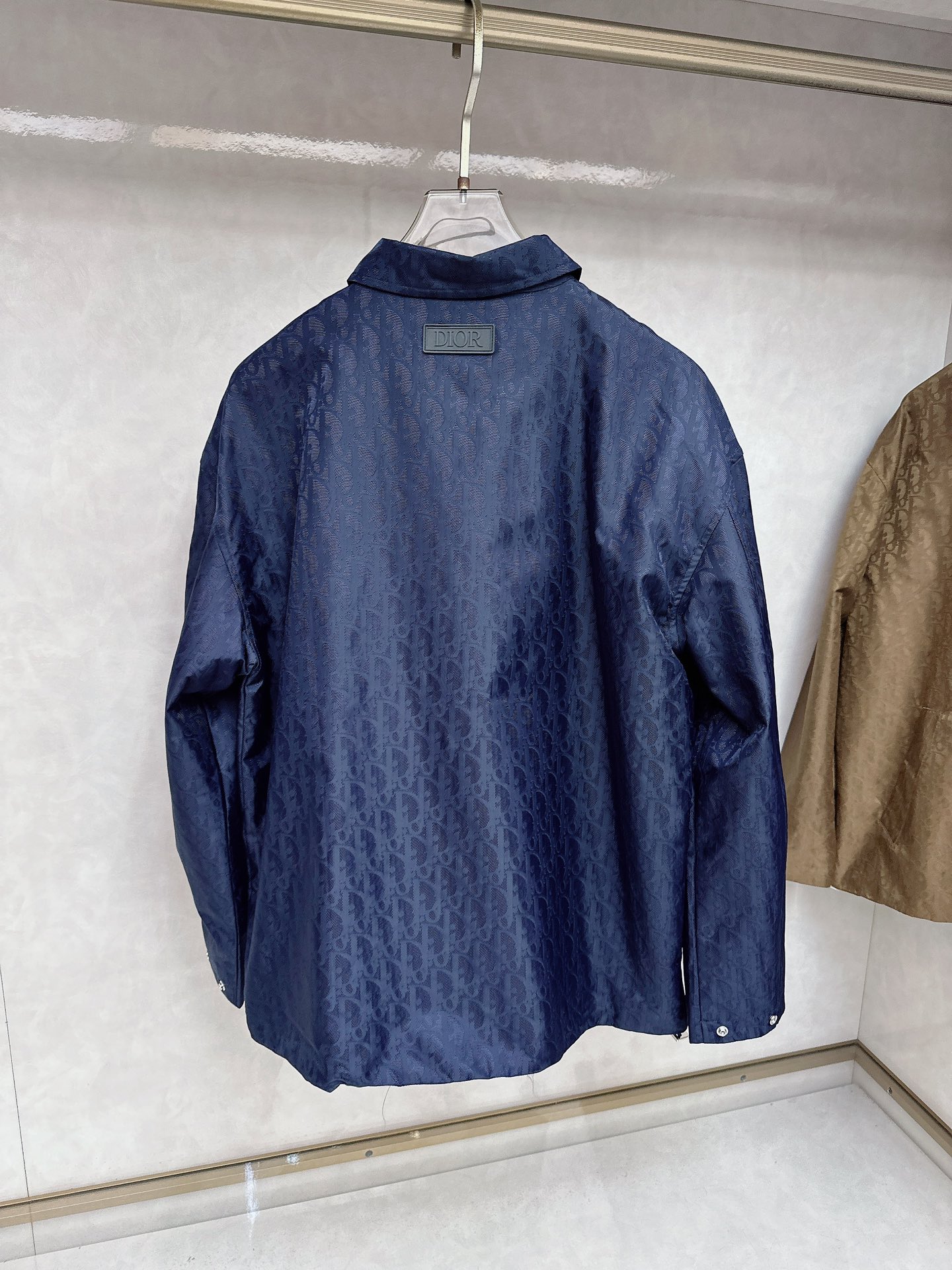   DR🔥Dior 25SS新款提花薄夹克🍒这款短夹克是二零二五新品，饰以经典Oblique 印花。采用